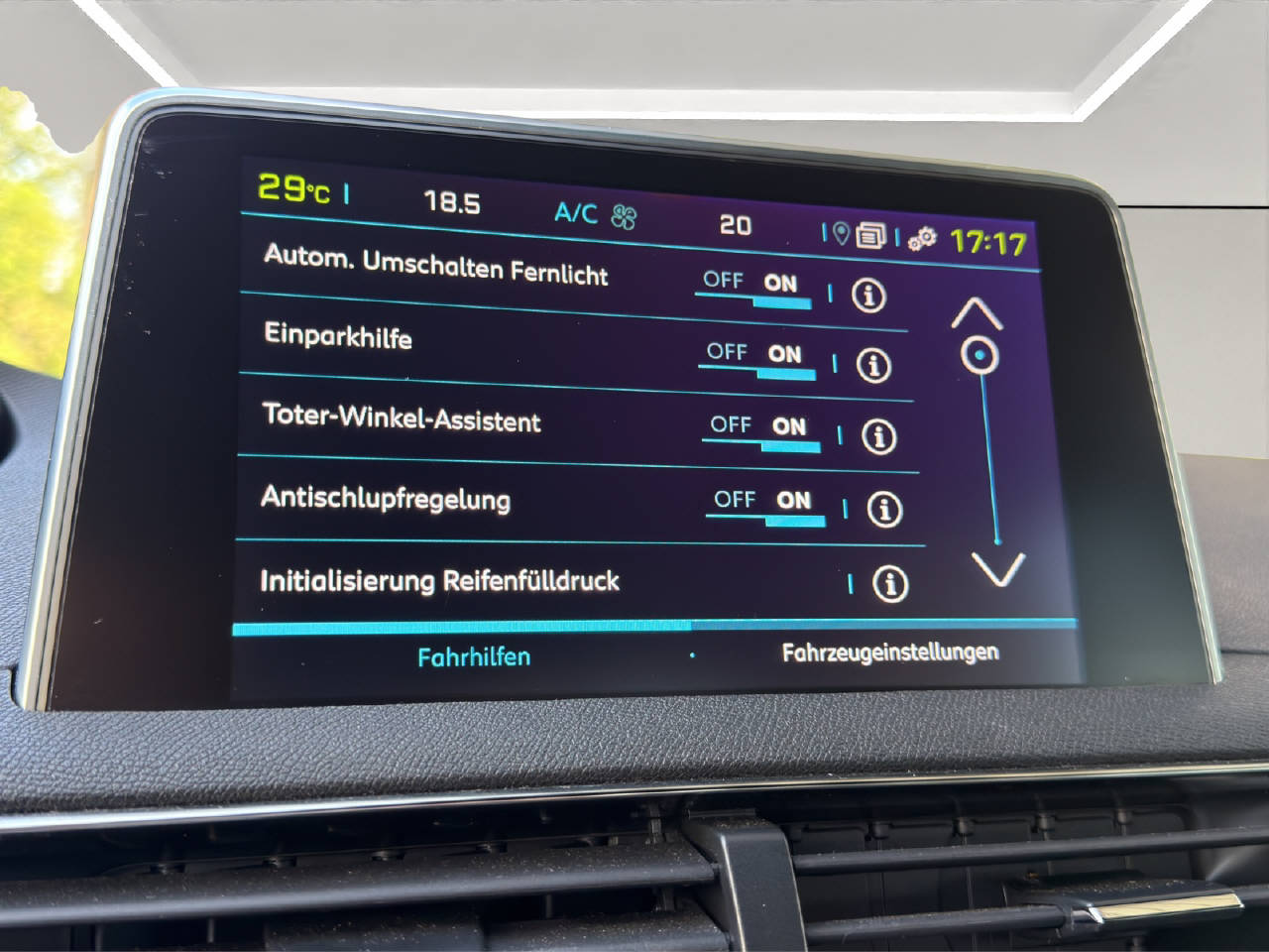 PEUGEOT 3008 1.6 Plug-in Hybrid4 GT Line-image-17