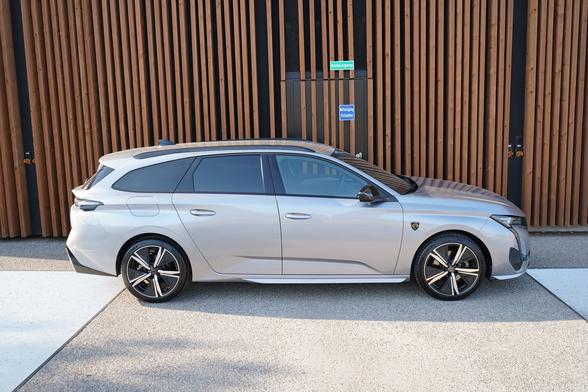 PEUGEOT 308 SW 1.2 PURE TECH GT EAT8 l 130 PS-showroom-element-3