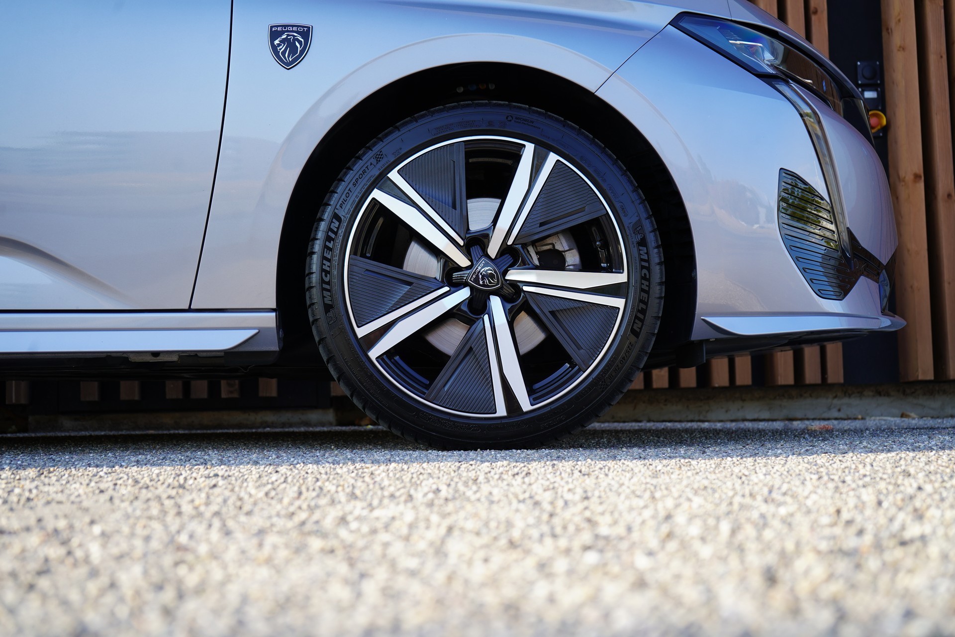 PEUGEOT 308 SW 1.2 PURE TECH GT EAT8 l 130 PS-image-13