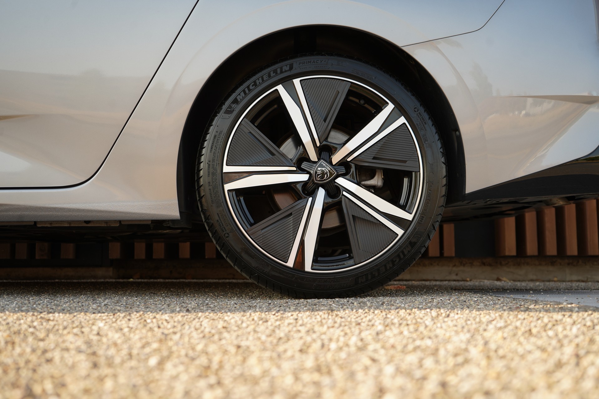 PEUGEOT 308 SW 1.2 PURE TECH GT EAT8 l 130 PS-image-14