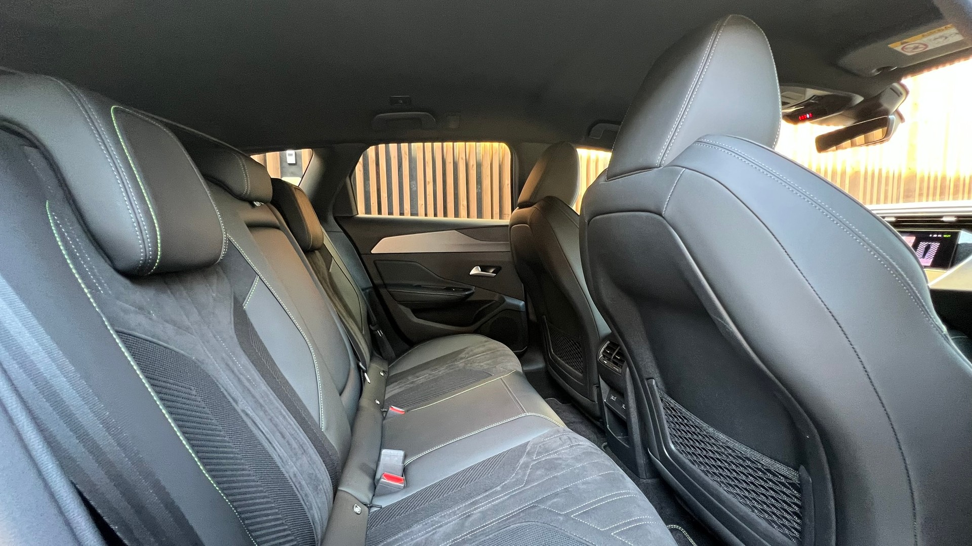 PEUGEOT 308 SW 1.2 PURE TECH GT EAT8 l 130 PS-image-28