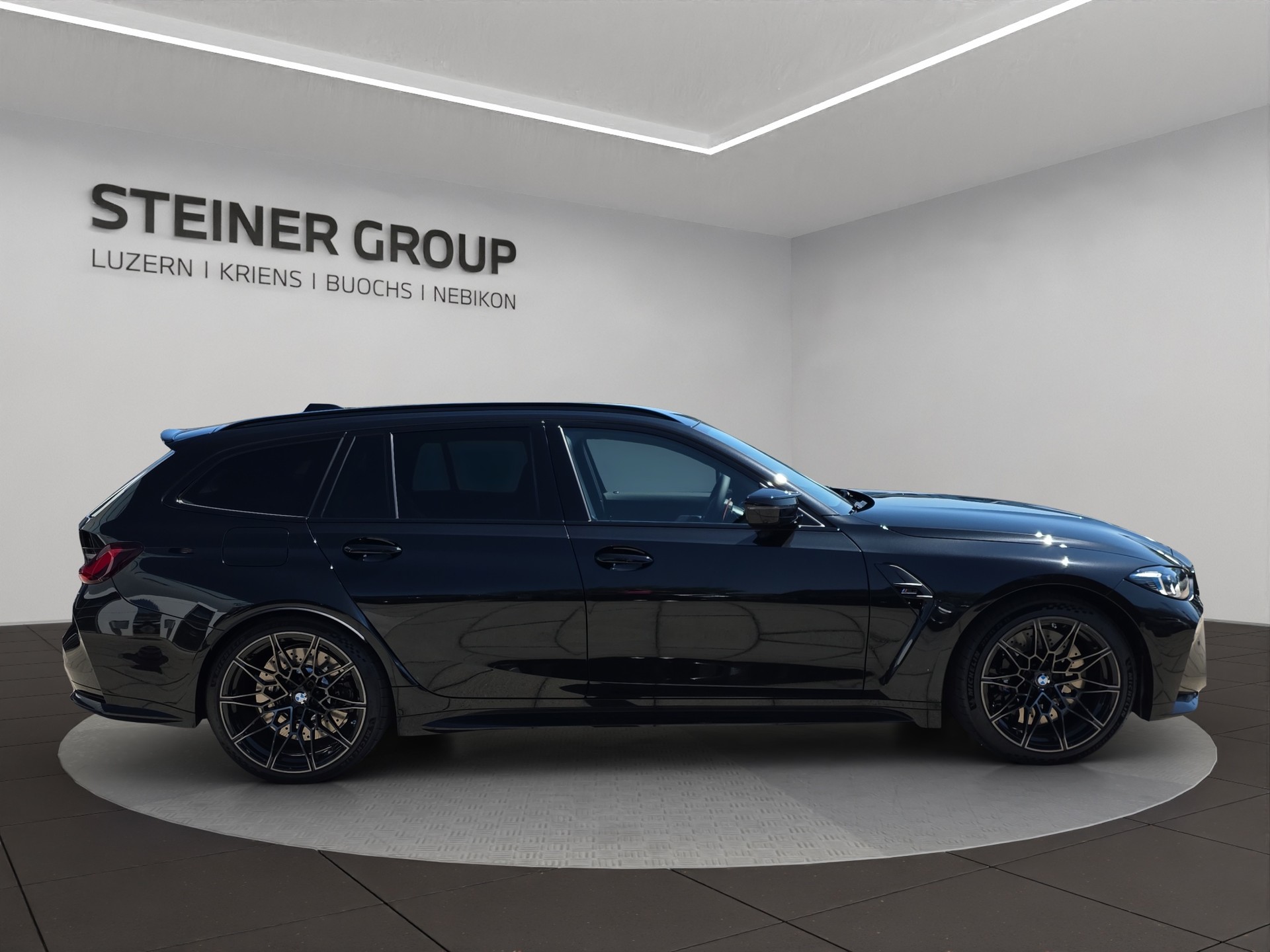 BMW M3 Touring xDrive Competition M-showroom-element-2