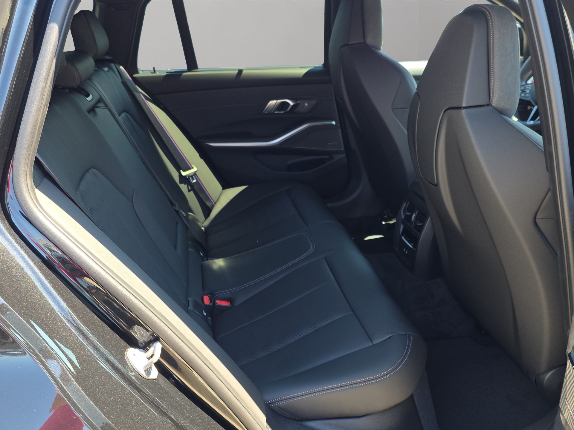 BMW M3 Touring xDrive Competition M-image-17
