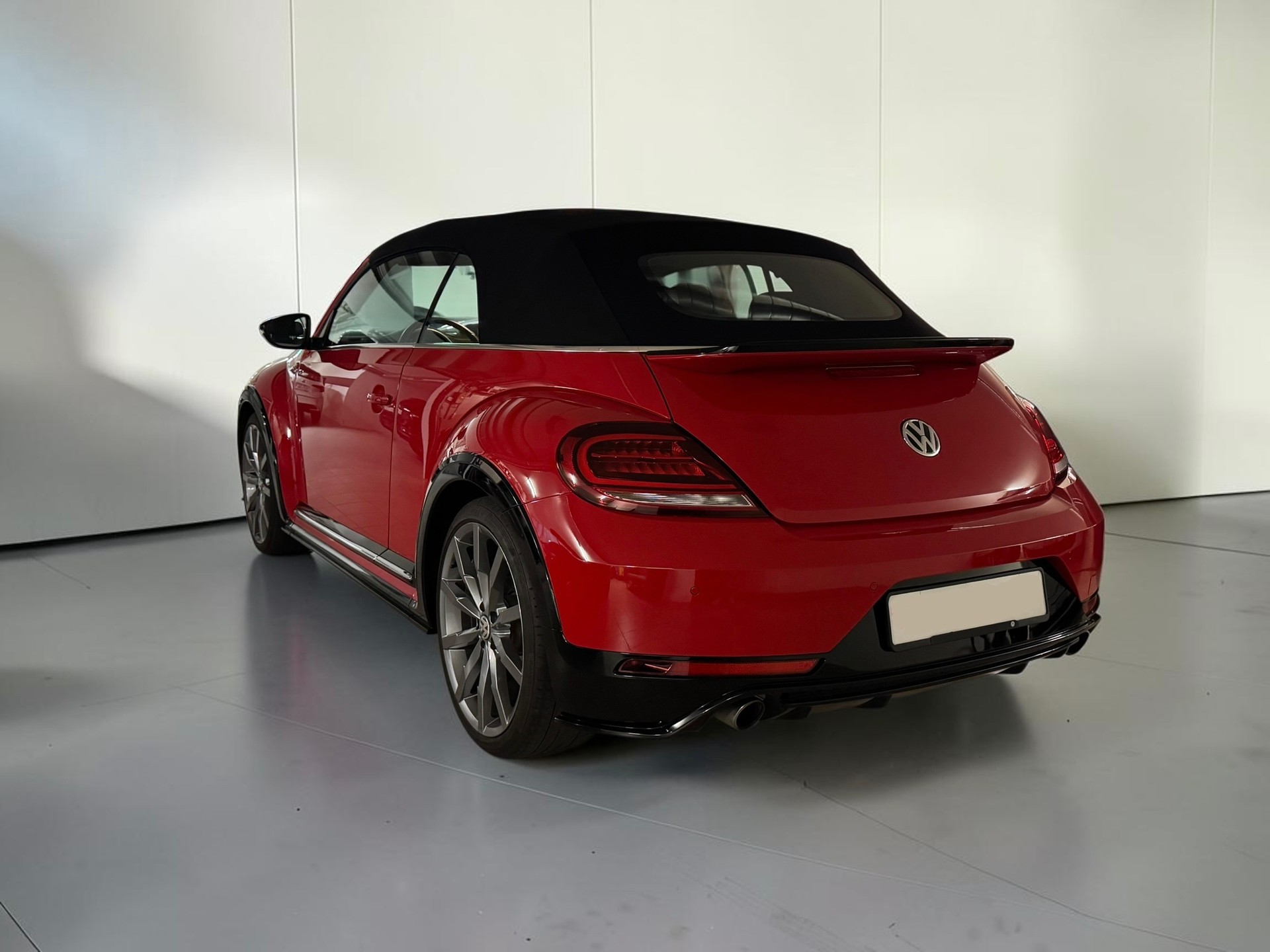 VW Beetle Cabriolet 2.0 TSI BMT R-Line DSG-showroom-element-3