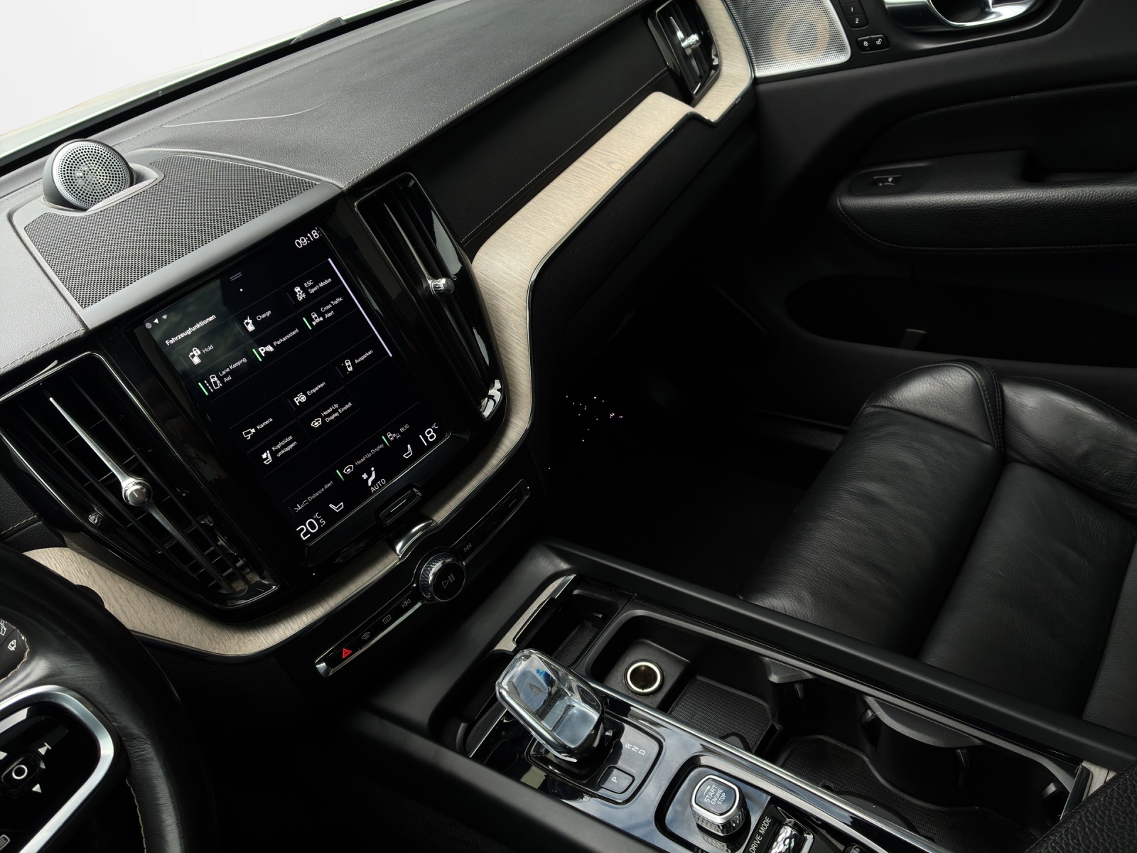 VOLVO XC60 2.0 T8 TE Inscription eAWD-image-17