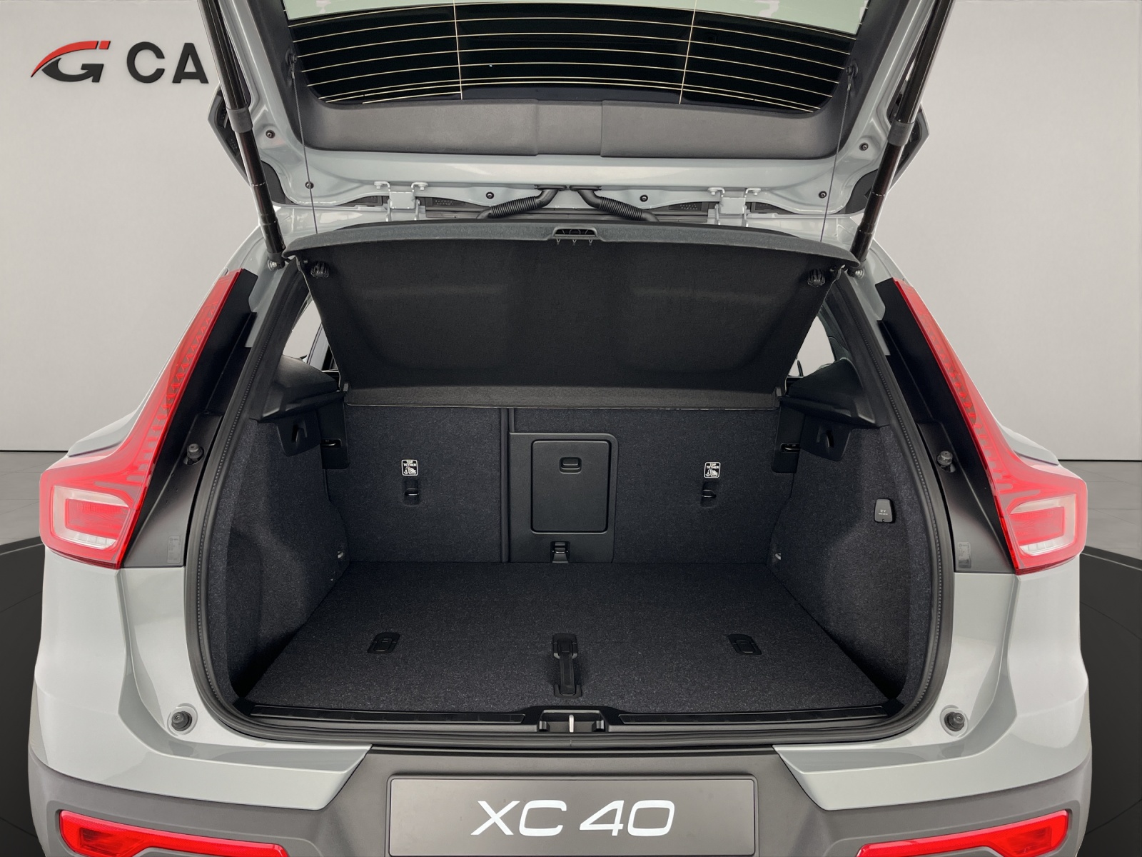 VOLVO XC40 2.0 B3 MH Plus Dark-image-5