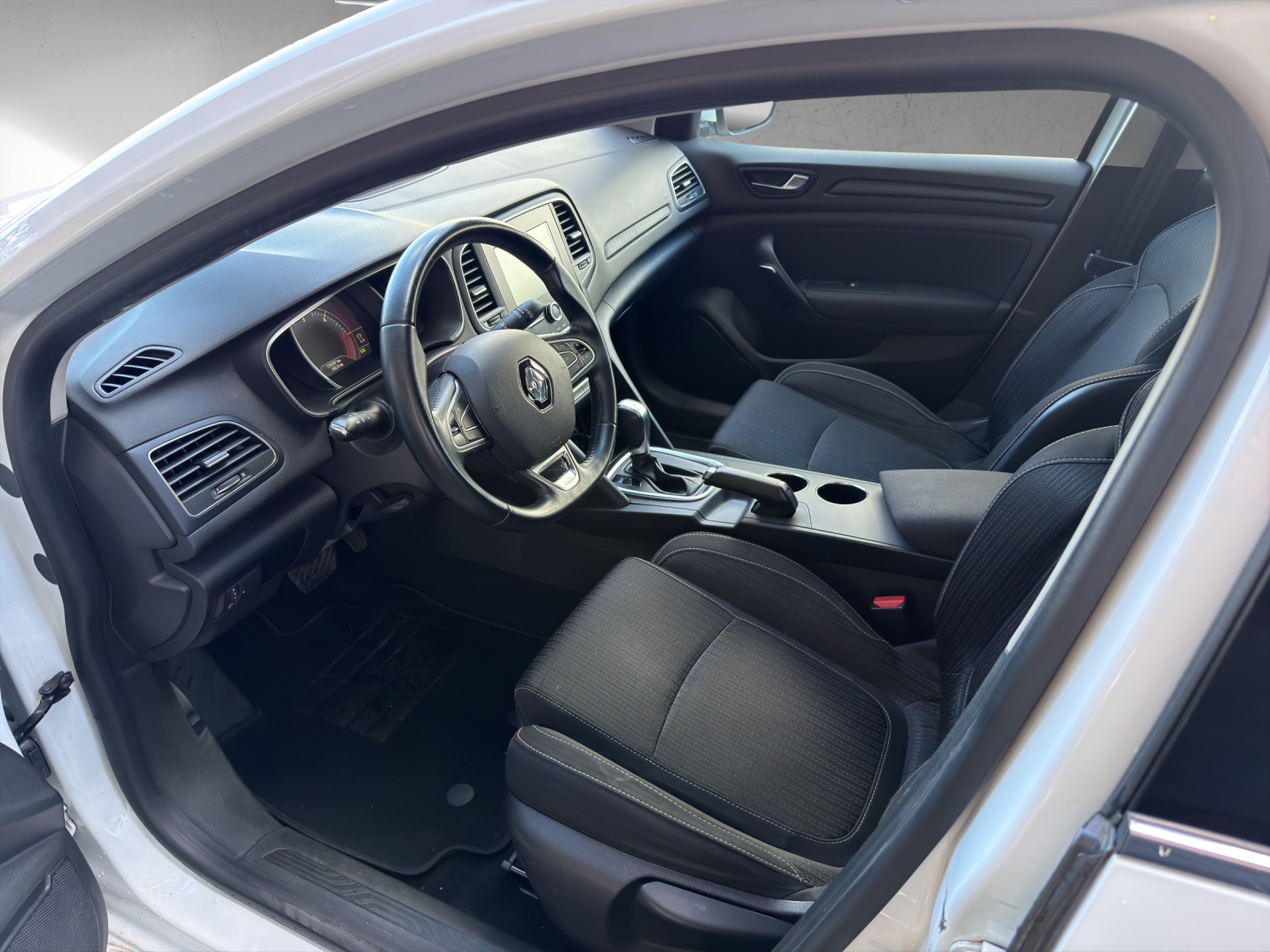 RENAULT Mégane Grandtour 1.5 dCi GT Line EDC-image-8