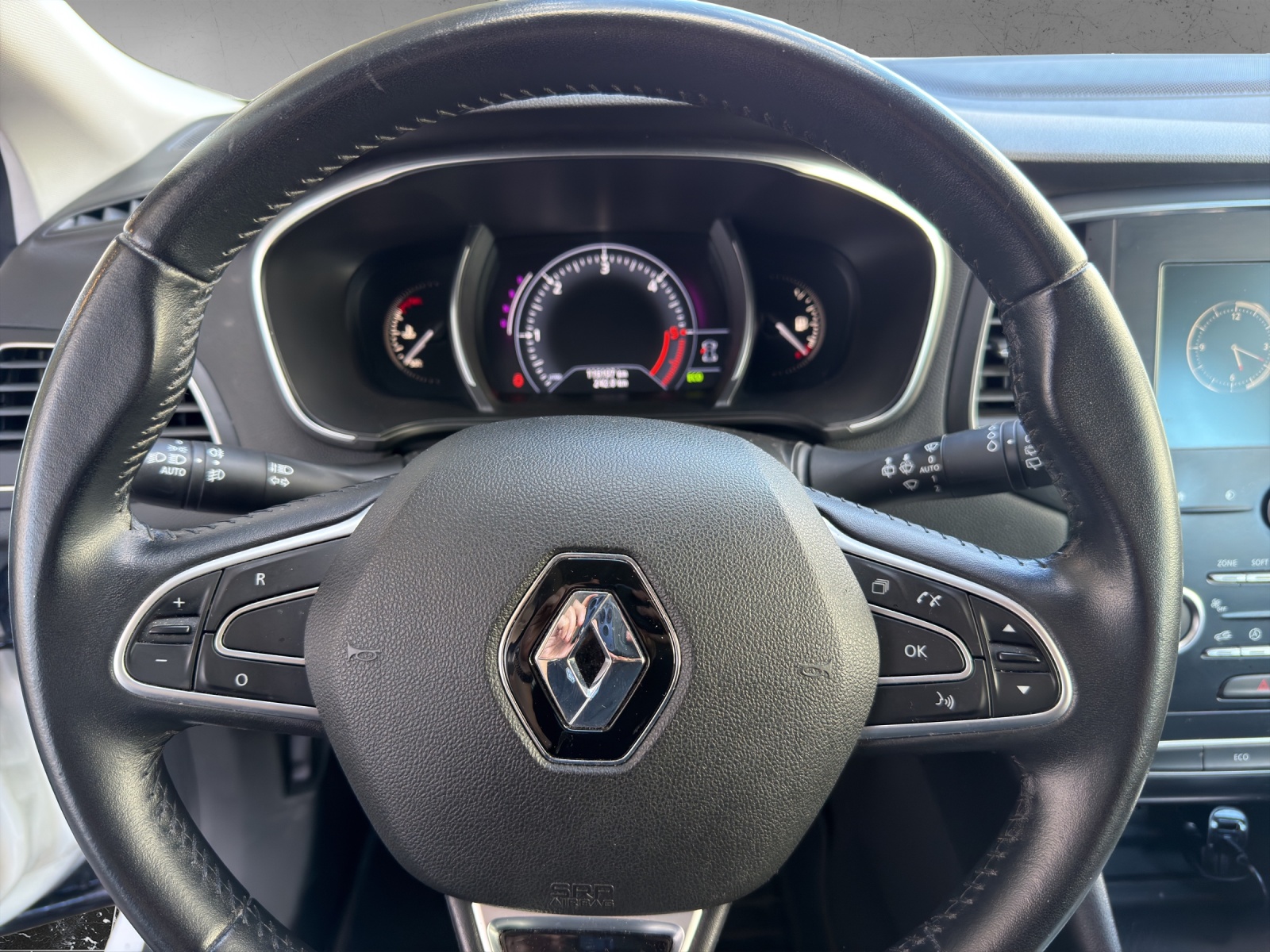 RENAULT Mégane Grandtour 1.5 dCi GT Line EDC-image-10