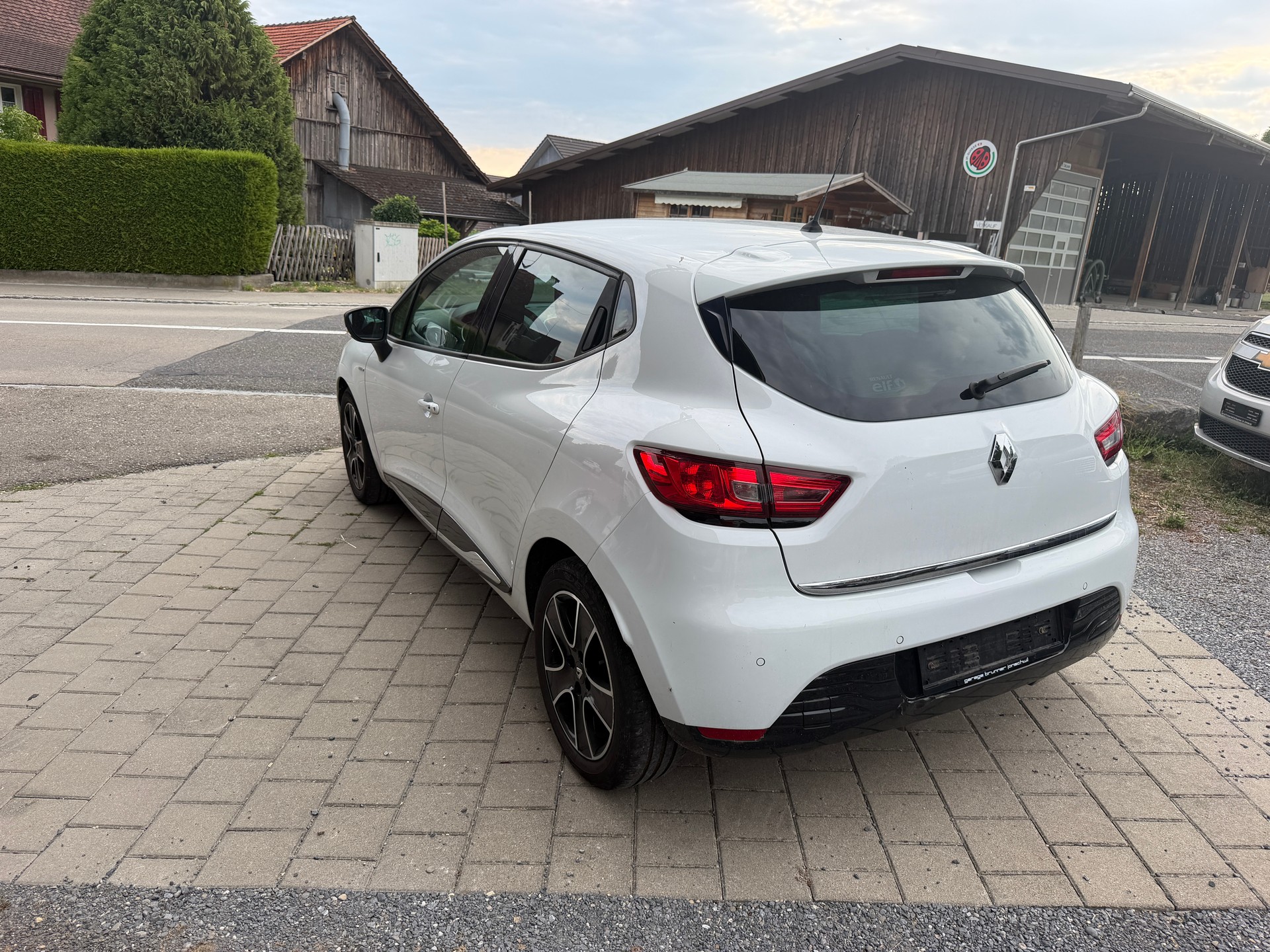RENAULT Clio 1.2 16V T Iconic EDC-image-3
