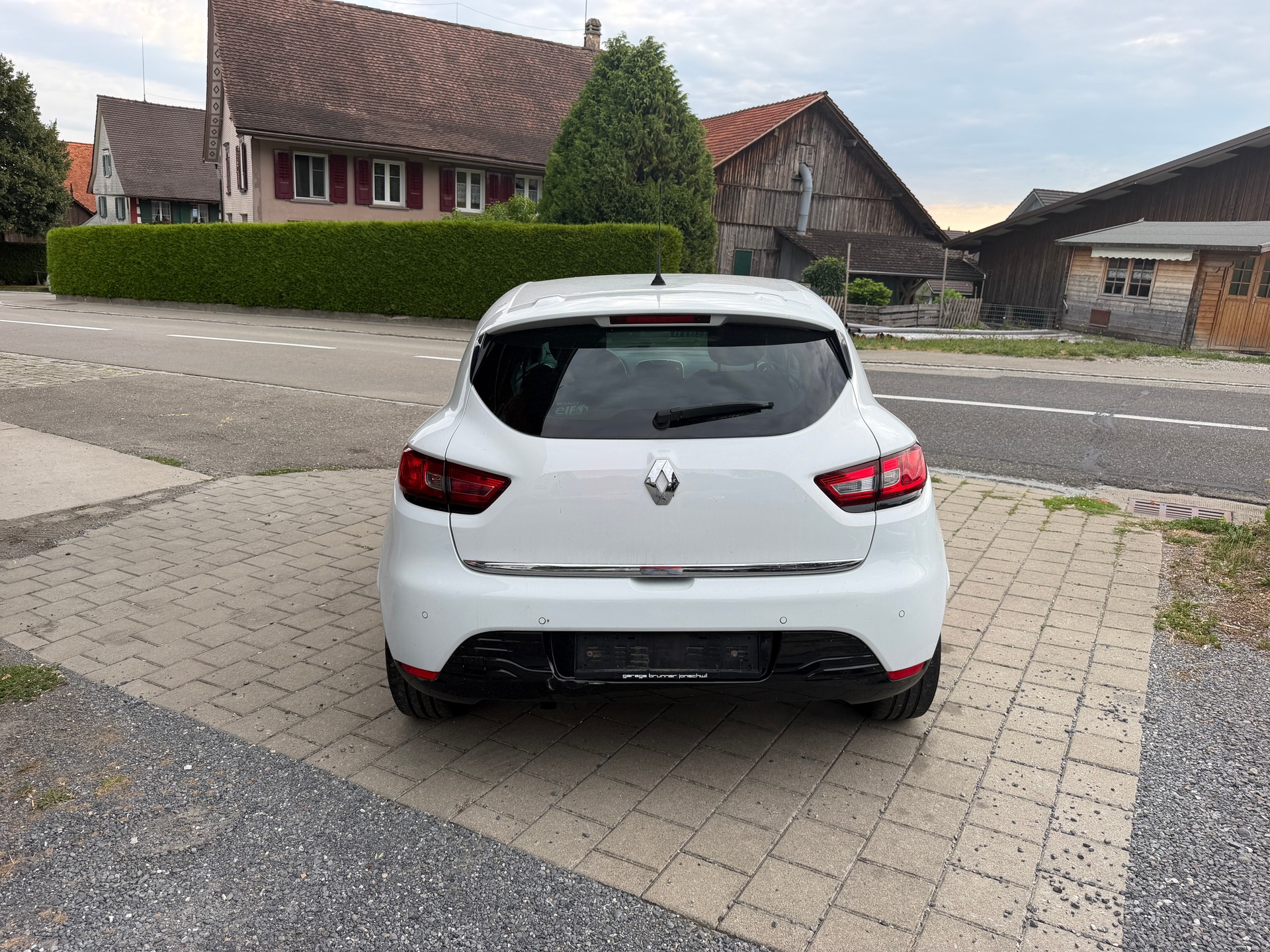 RENAULT Clio 1.2 16V T Iconic EDC-image-4