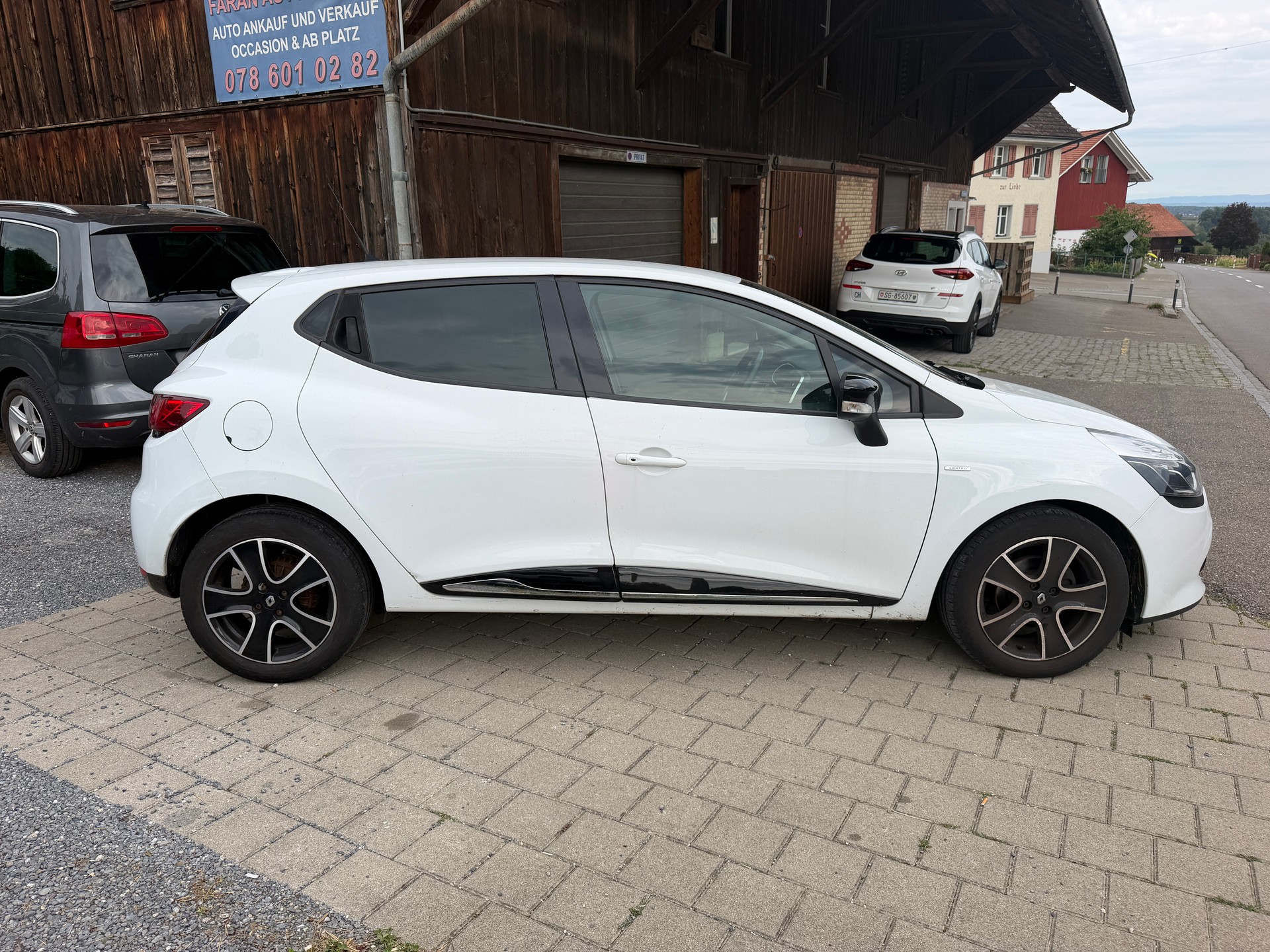 RENAULT Clio 1.2 16V T Iconic EDC-image-6