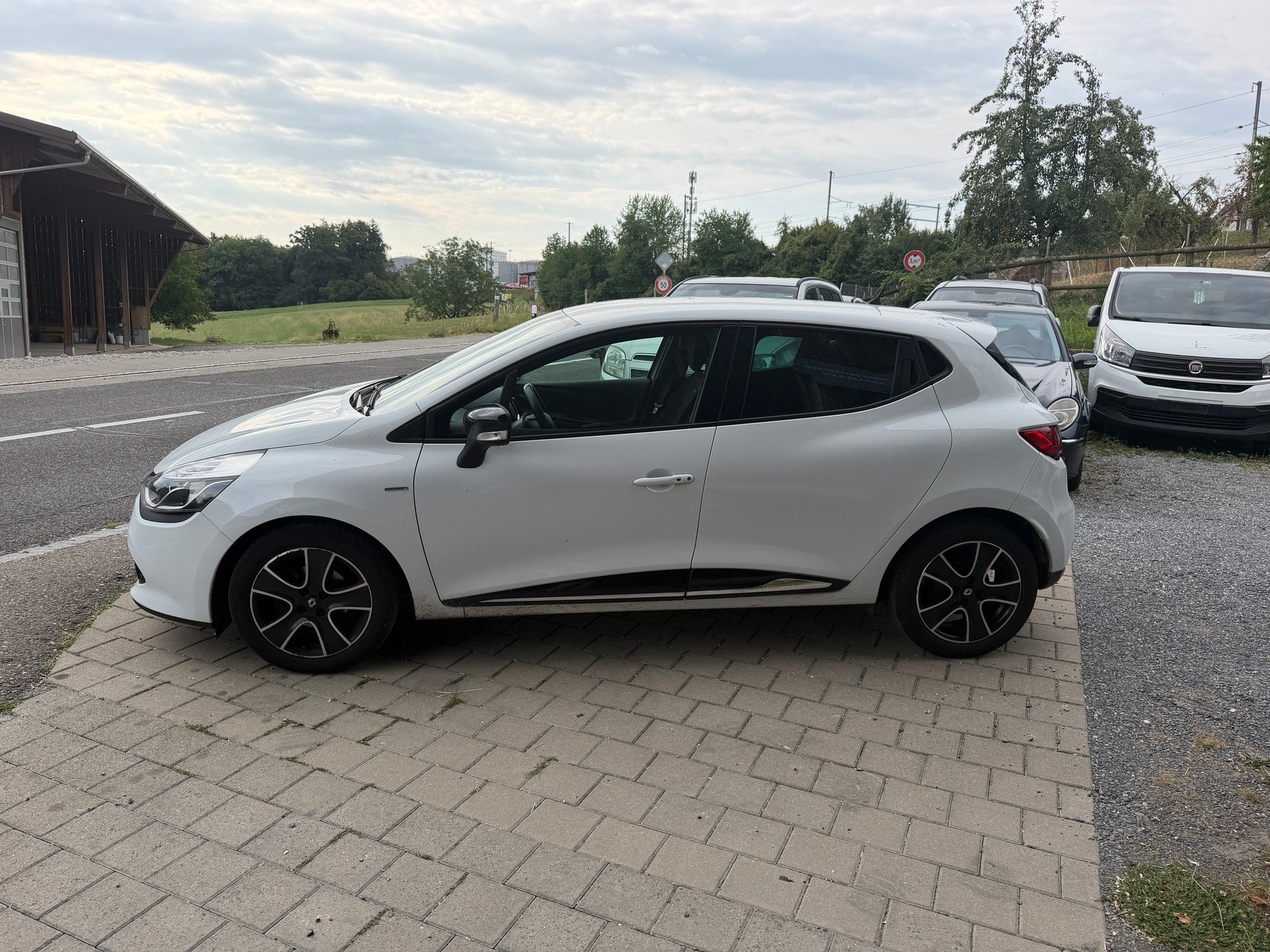 RENAULT Clio 1.2 16V T Iconic EDC-image-2