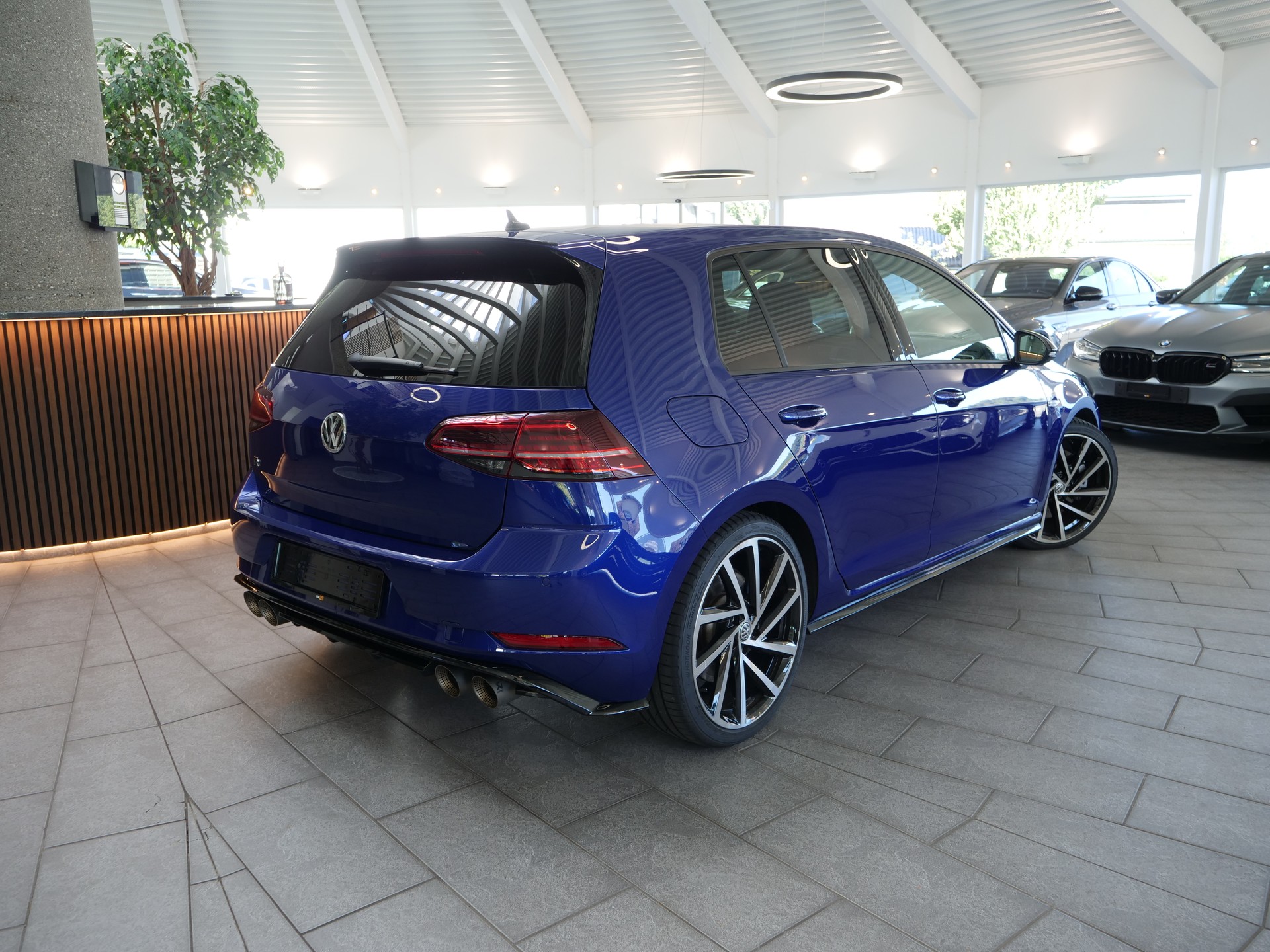 VW Golf 2.0 TSI R 4Motion DSG-showroom-element-2