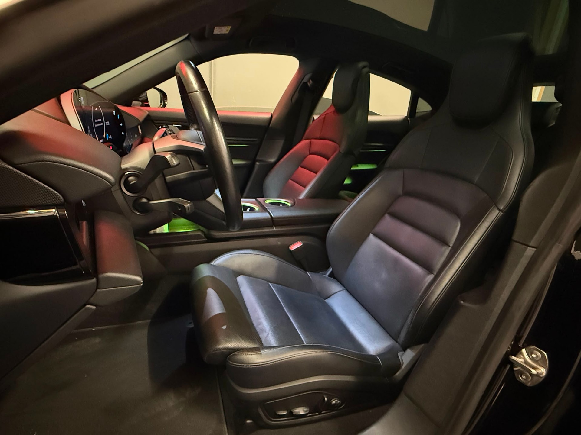 PORSCHE Taycan 4S-image-9