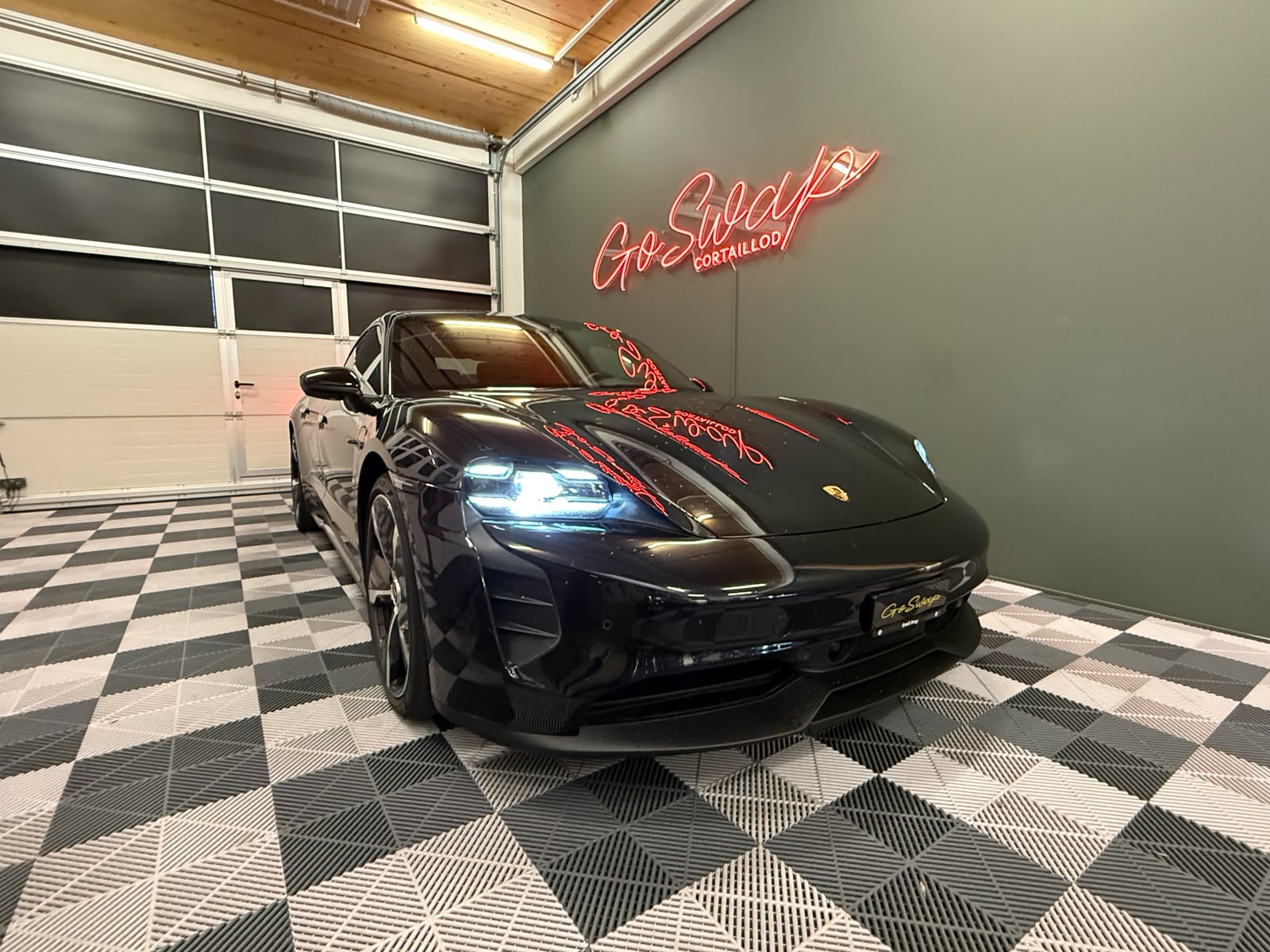 PORSCHE Taycan 4S-image-6