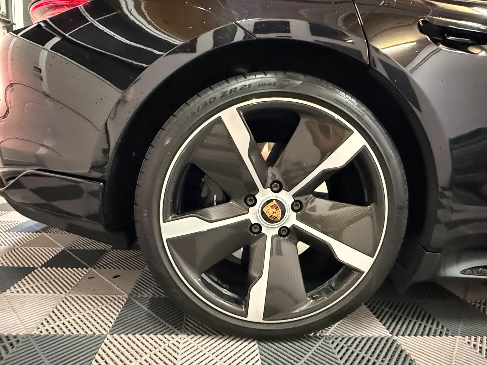 PORSCHE Taycan 4S-image-25