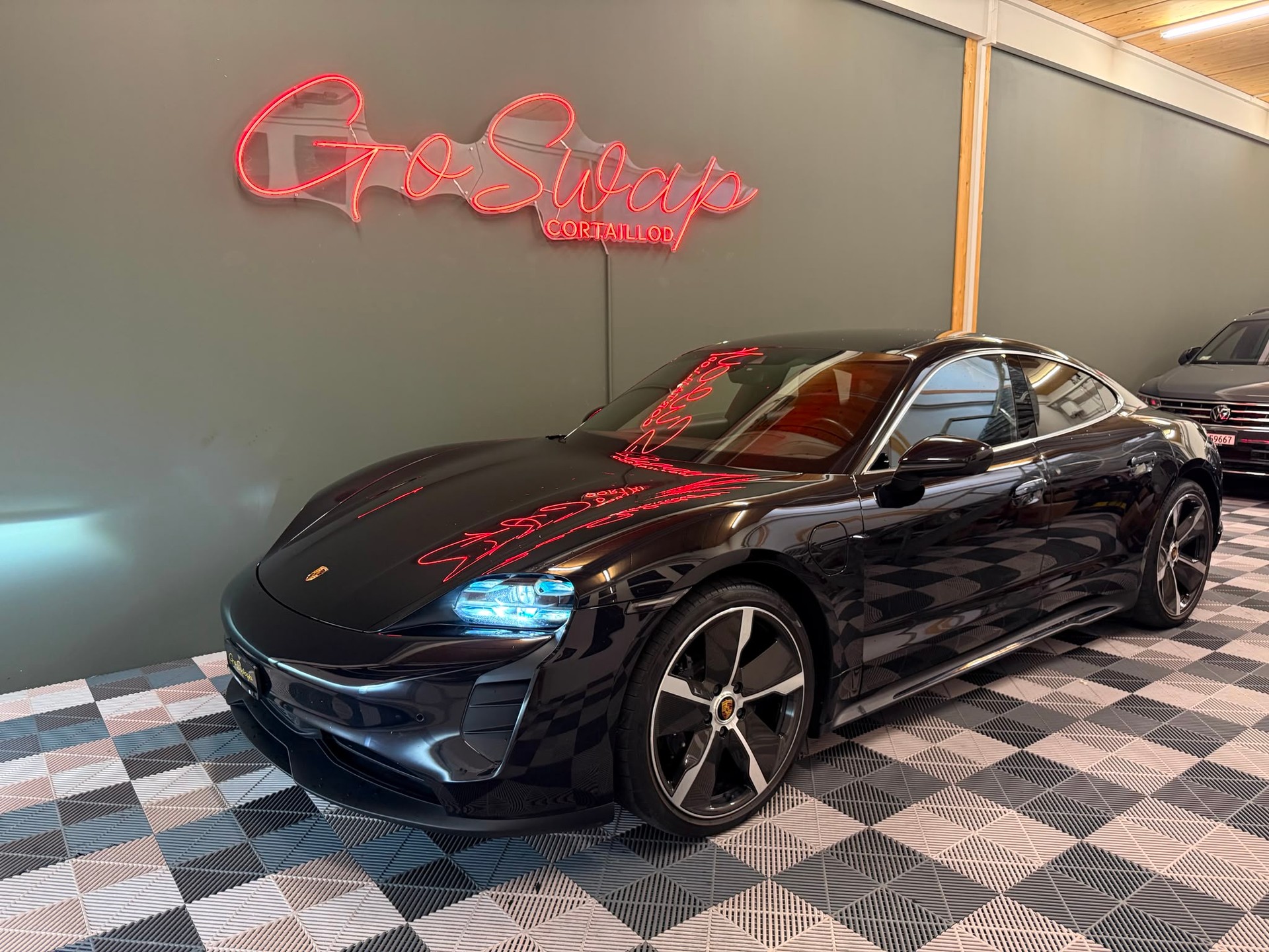 PORSCHE Taycan 4S