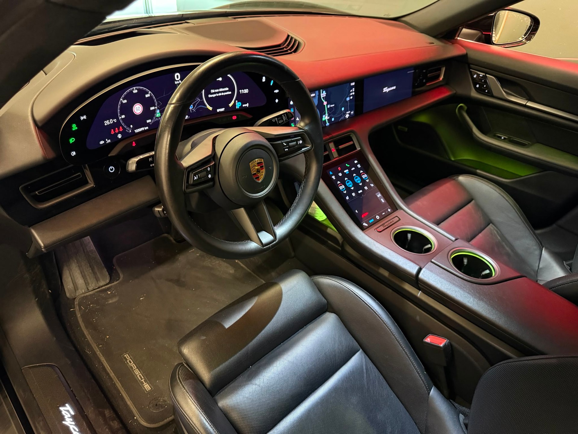 PORSCHE Taycan 4S-showroom-element-1