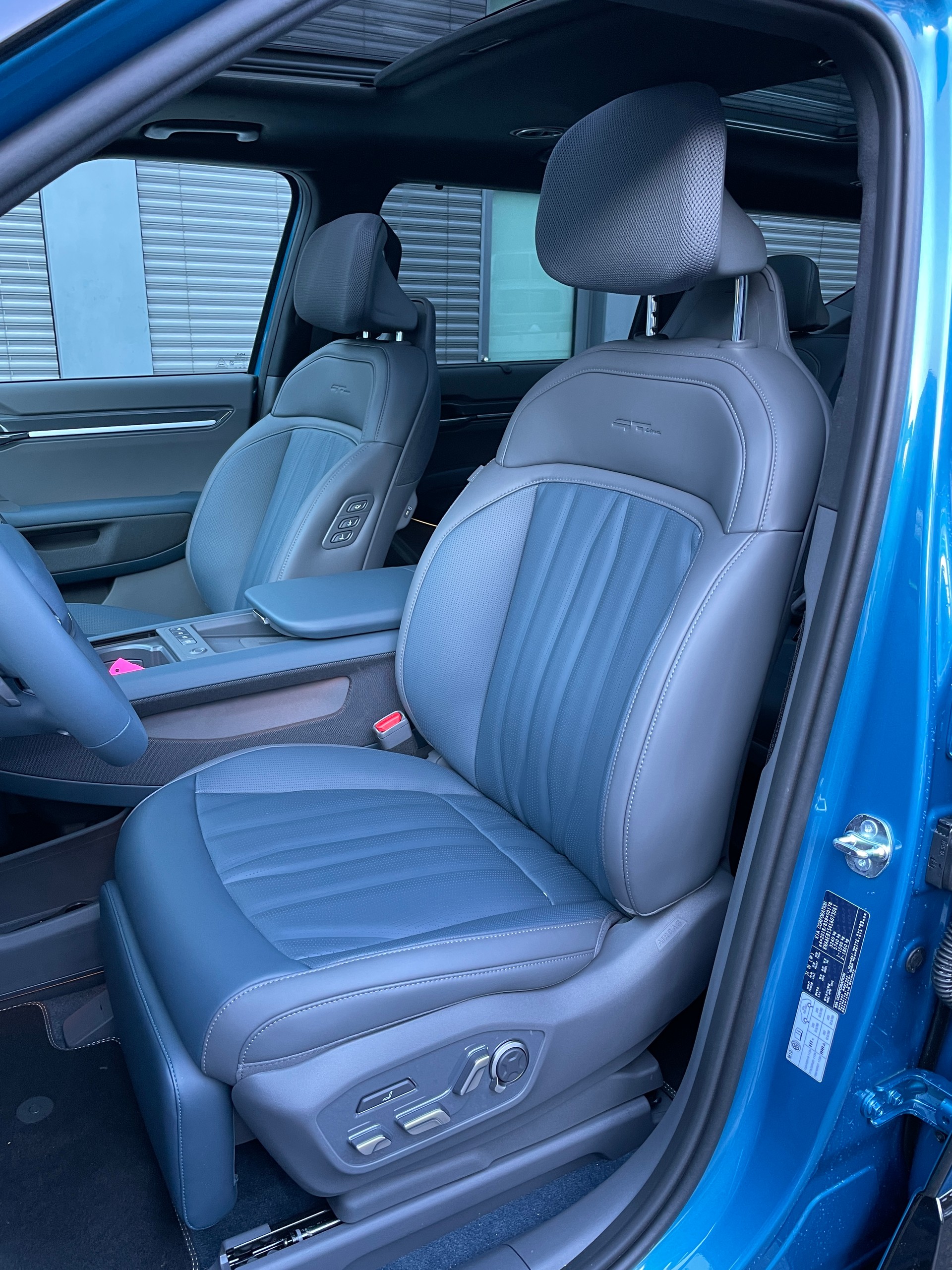 KIA EV9 99,8 kWh GT-Line 4x4 mit Panoramadach, 7-Sitzer, Digitale Spiegel-image-12