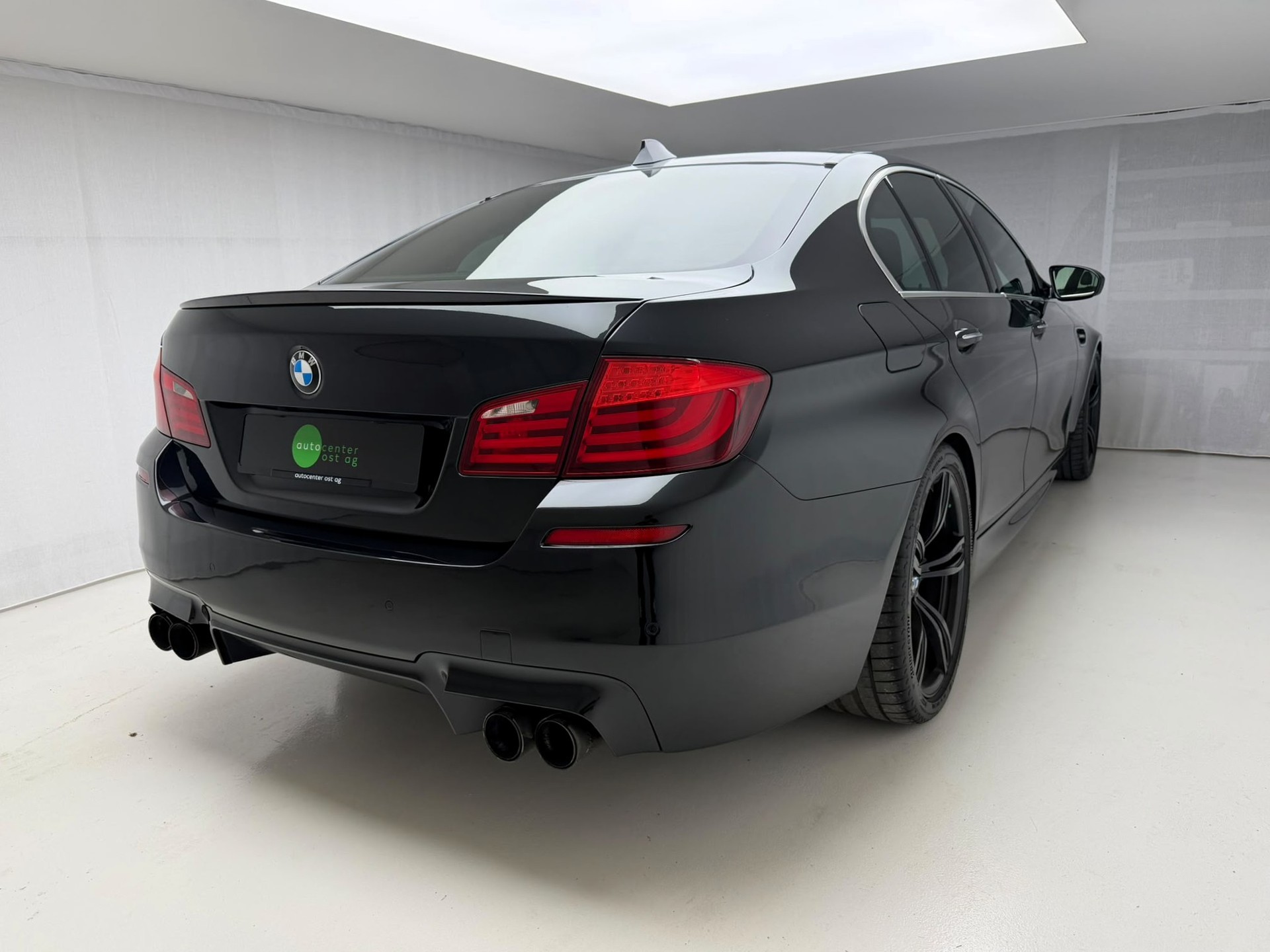 BMW M5 Drivelogic-showroom-element-3