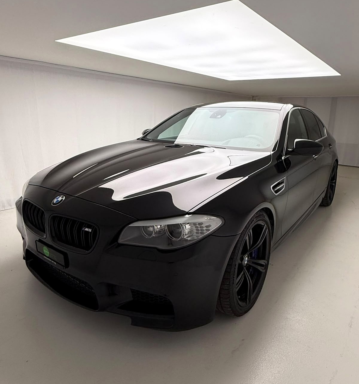 BMW M5 Drivelogic-showroom-element-1