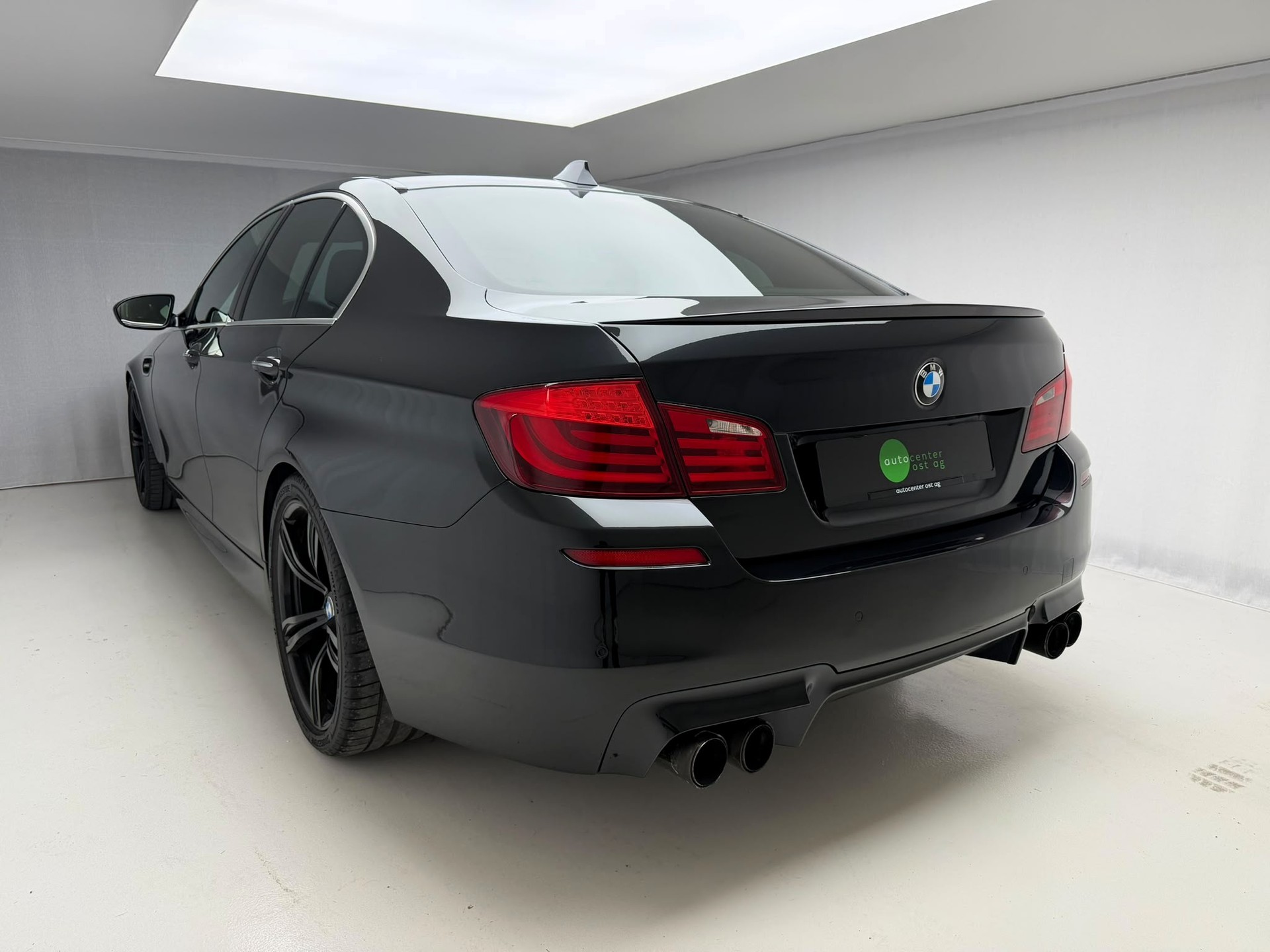 BMW M5 Drivelogic-showroom-element-2