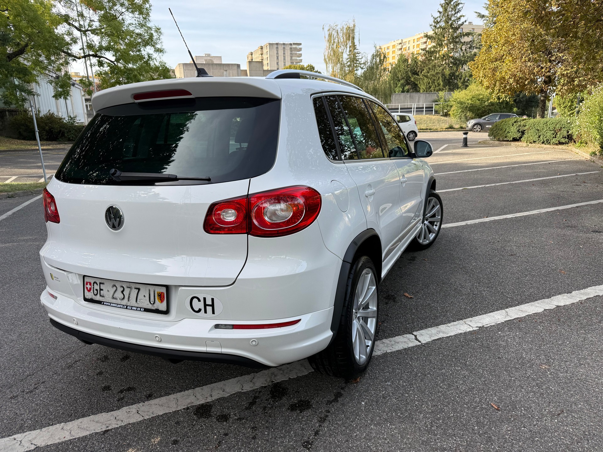 VW Tiguan 2.0 TSI Sport&Style Tiptronic. R-LINE-showroom-element-3