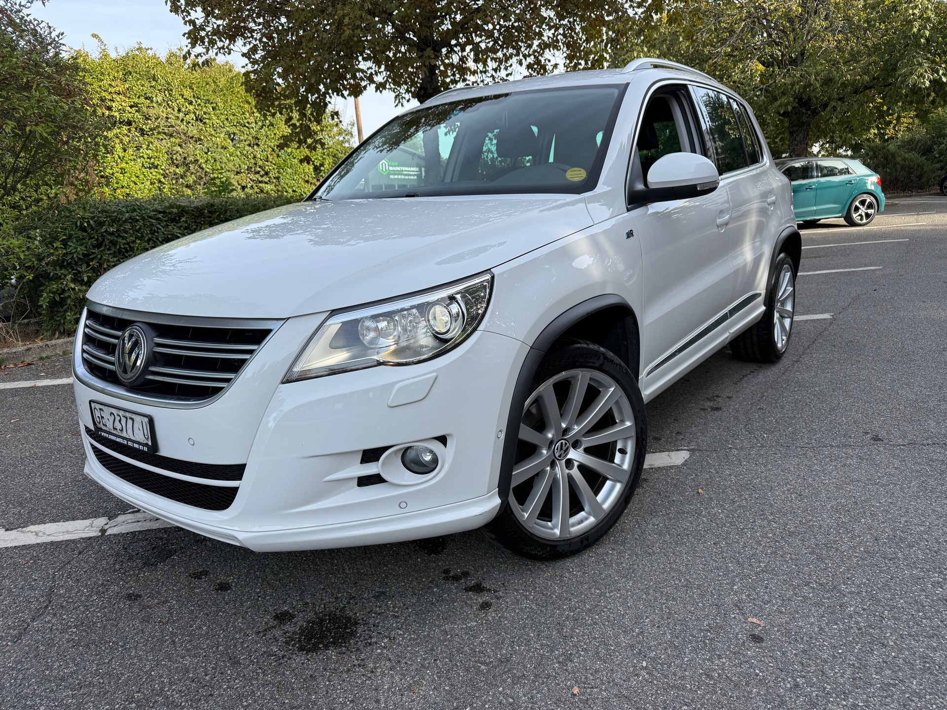 VW Tiguan 2.0 TSI Sport&Style Tiptronic. R-LINE