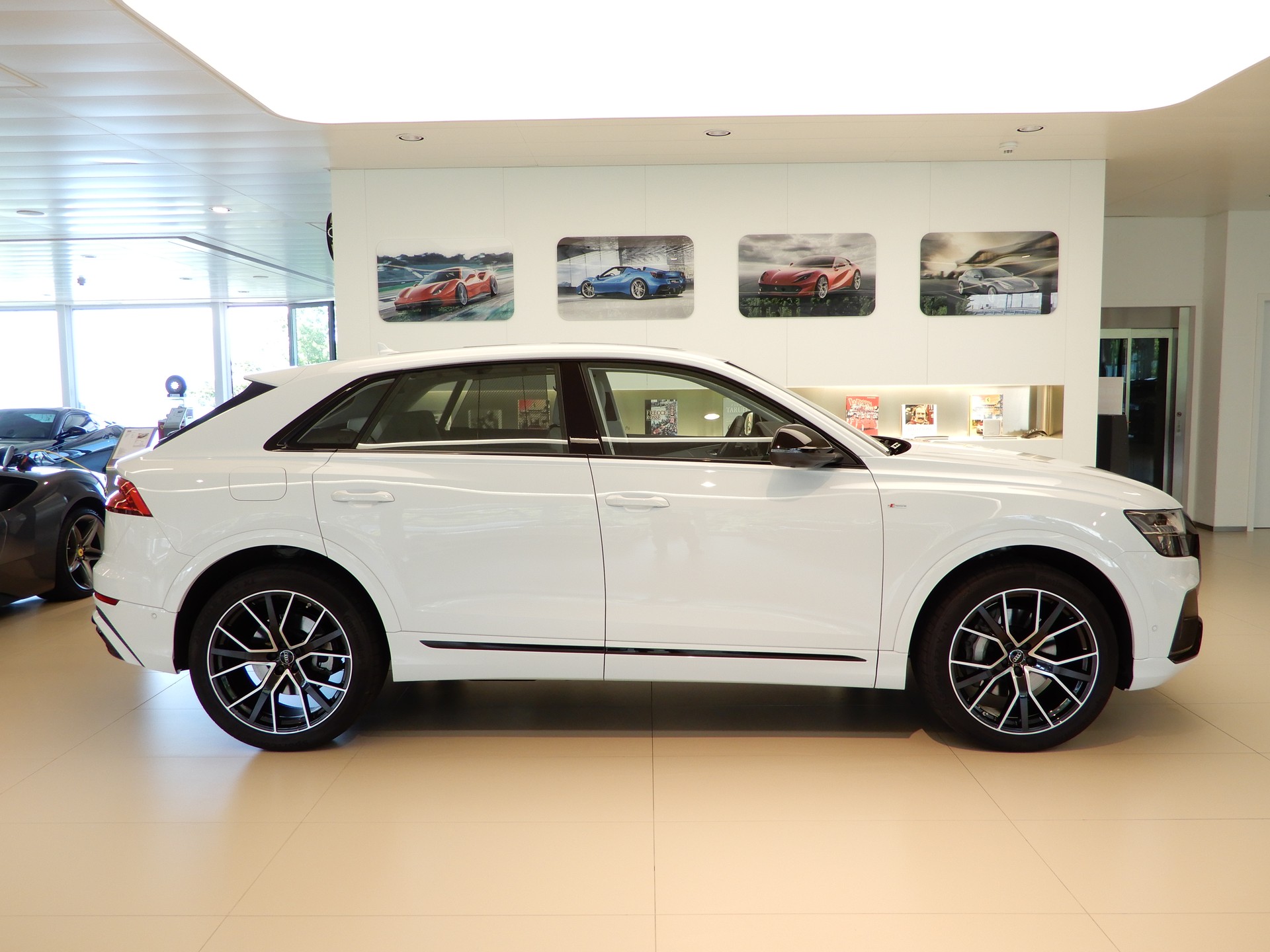 AUDI Q8 55 TFSI quattro tiptronic-image-3