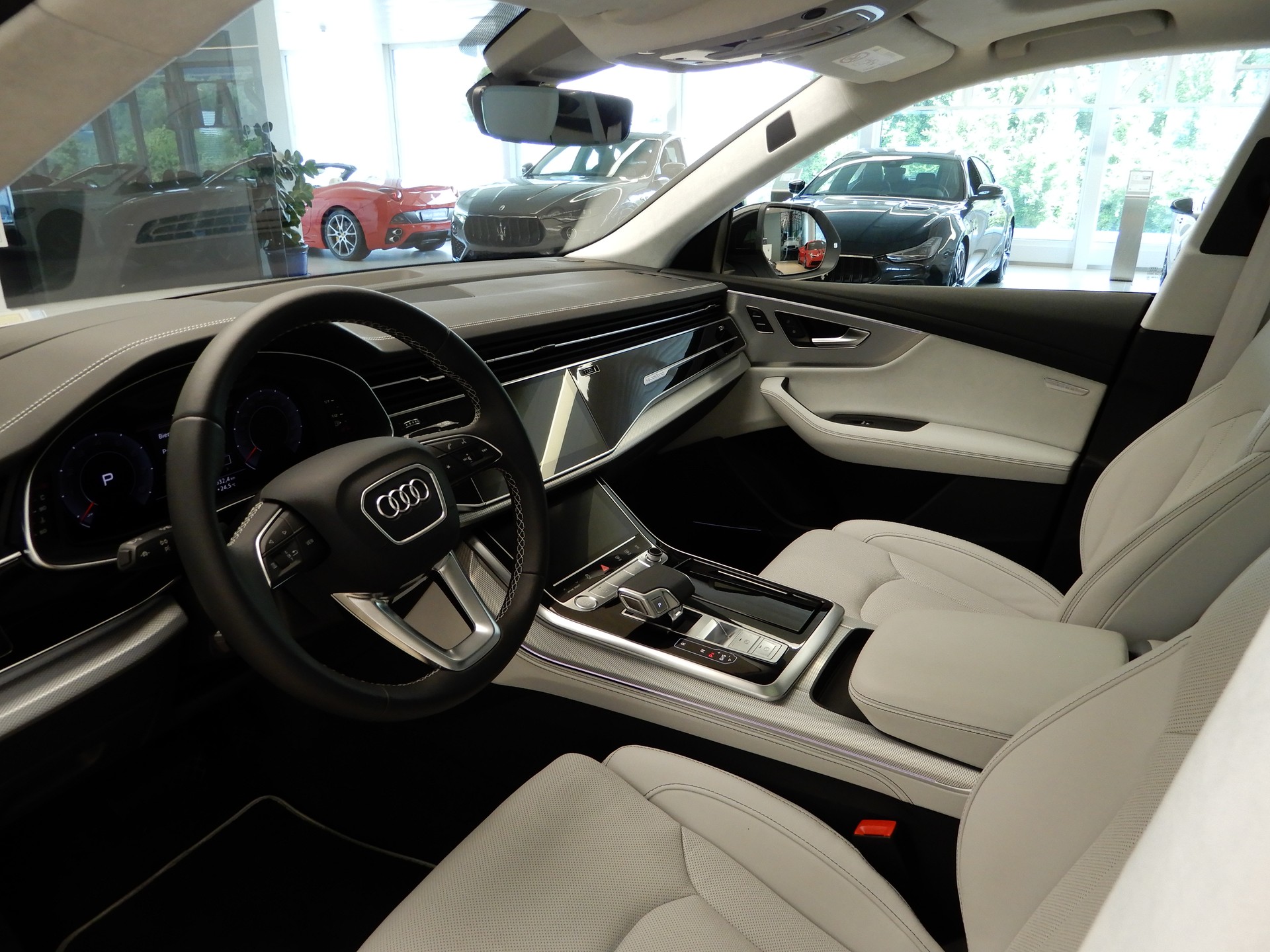 AUDI Q8 55 TFSI quattro tiptronic-image-7