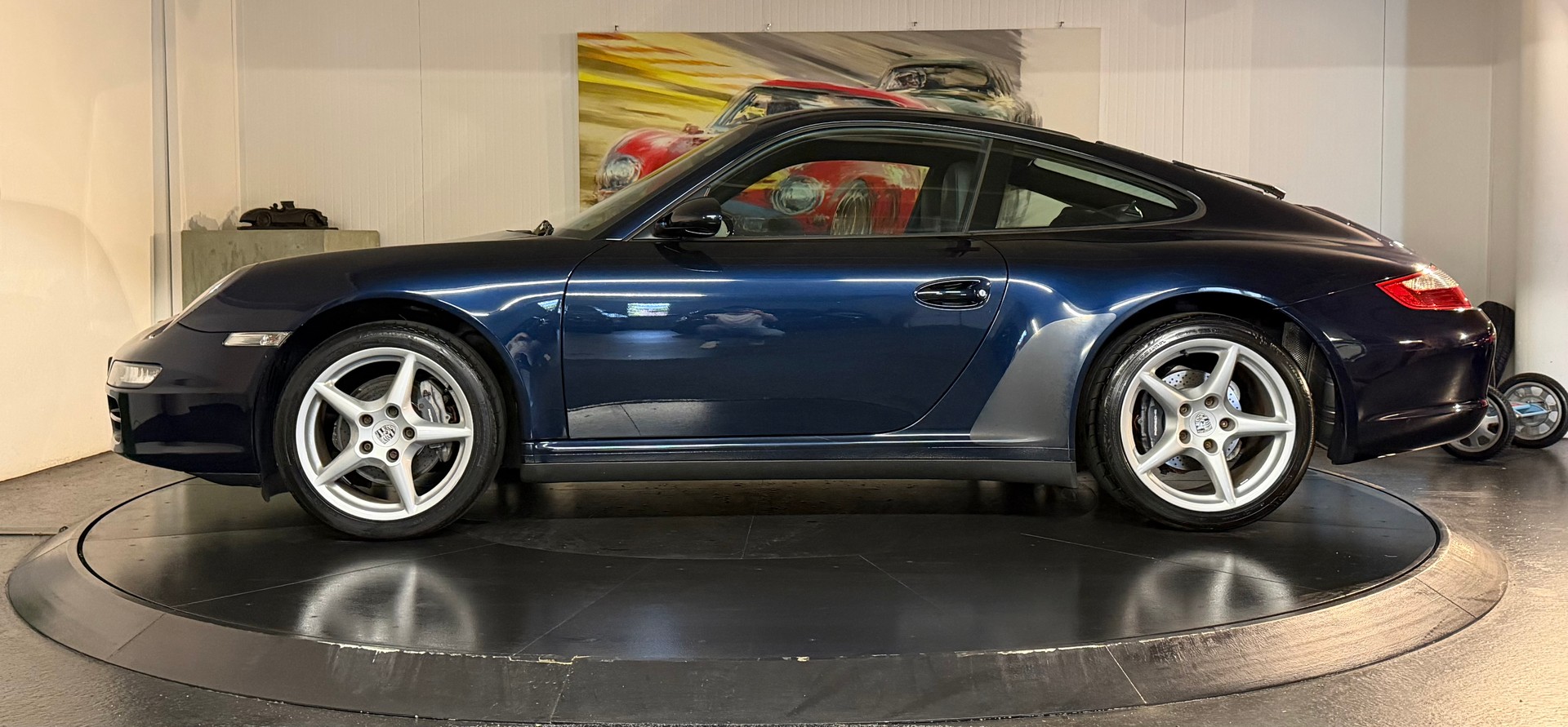 PORSCHE 911 Carrera 4-showroom-element-2