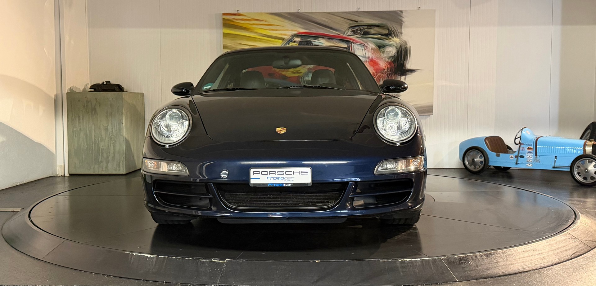 PORSCHE 911 Carrera 4-image-8