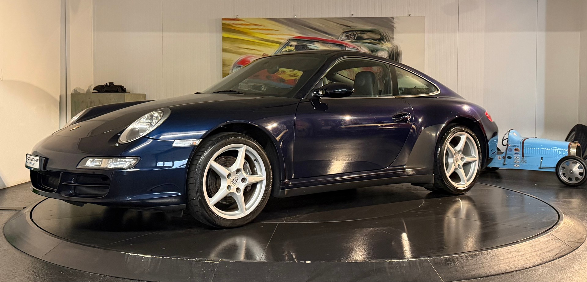 PORSCHE 911 Carrera 4-showroom-element-1