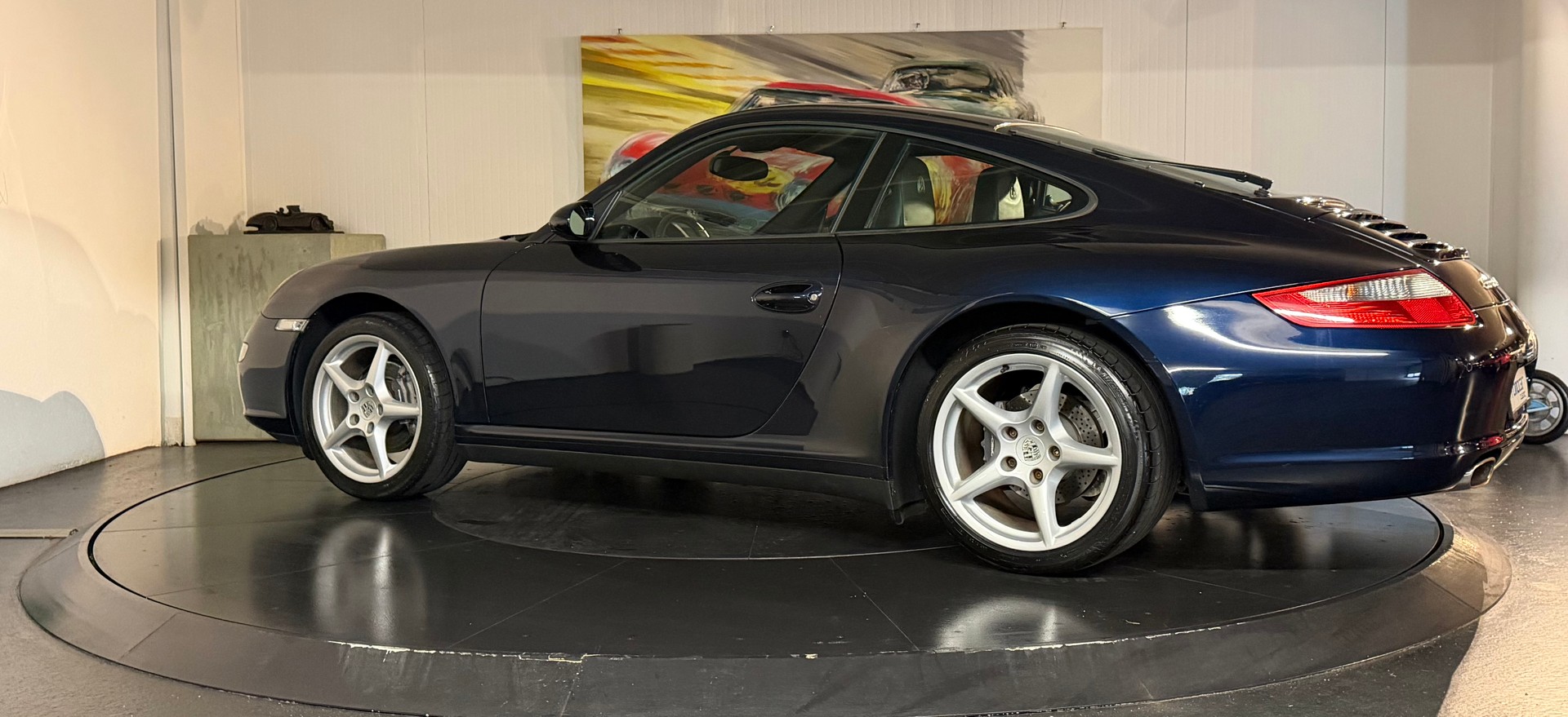 PORSCHE 911 Carrera 4-showroom-element-3