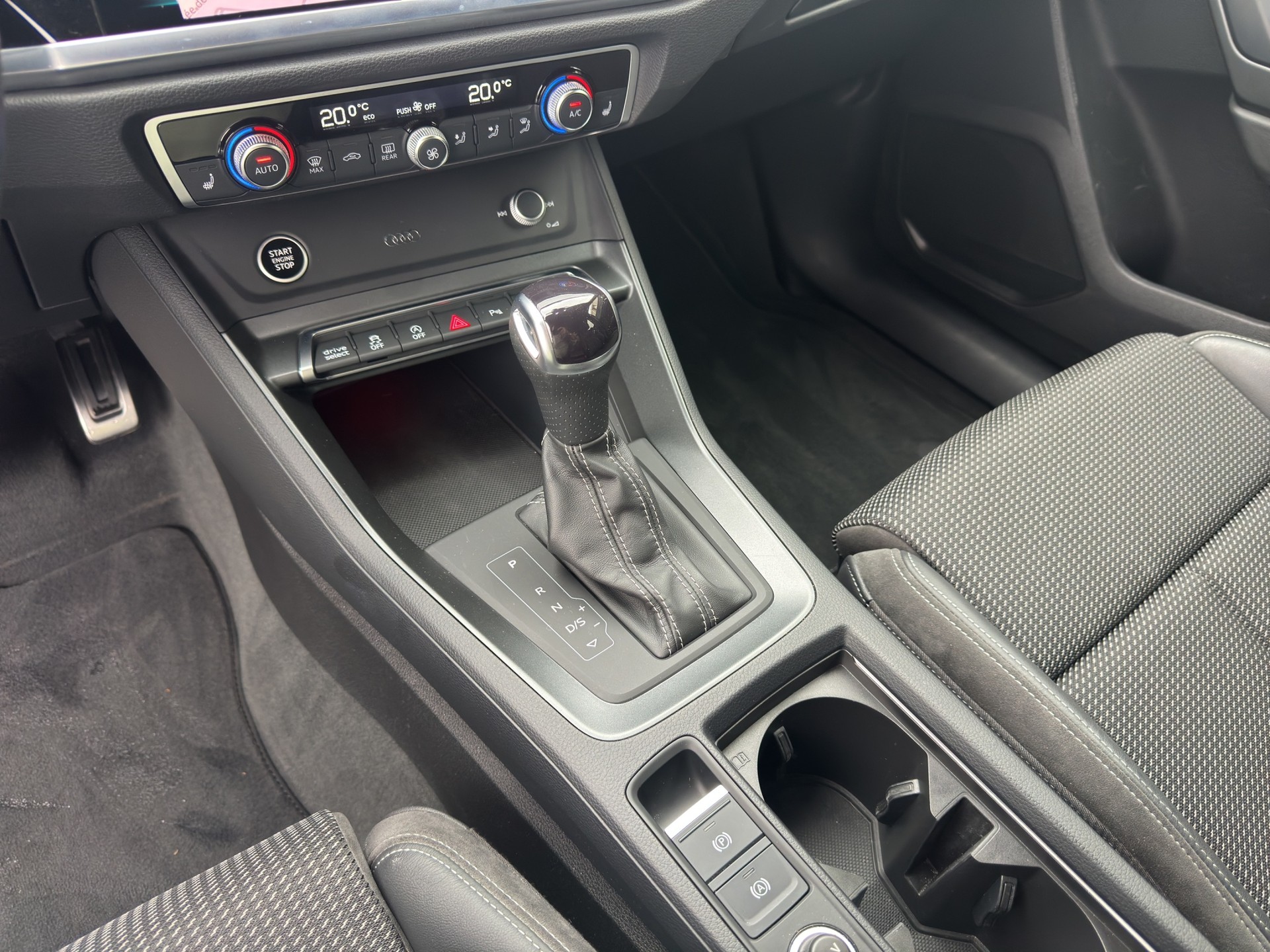 AUDI Q3 35 TFSI S line Attraction S-tronic-image-13