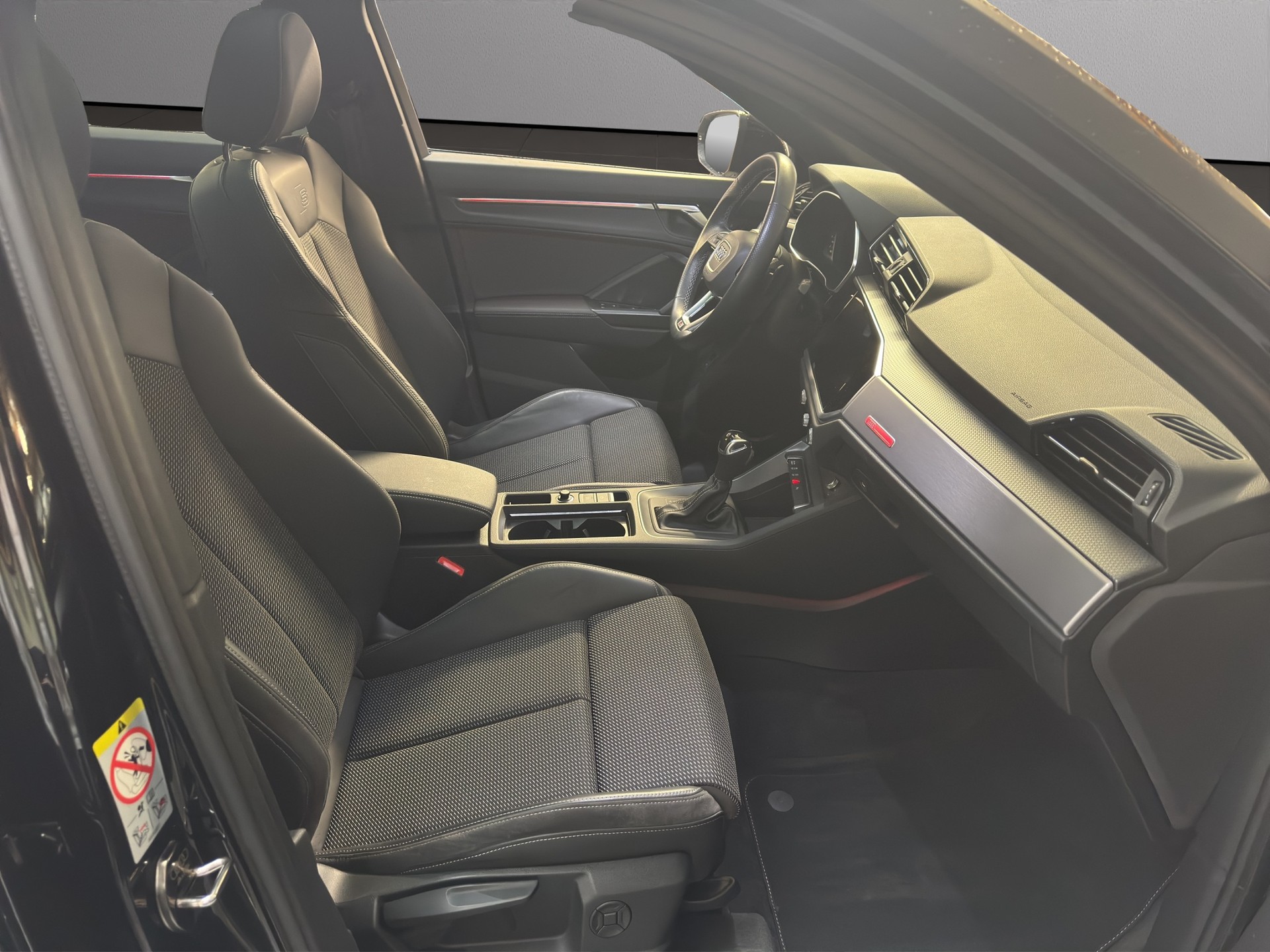 AUDI Q3 35 TFSI S line Attraction S-tronic-image-15