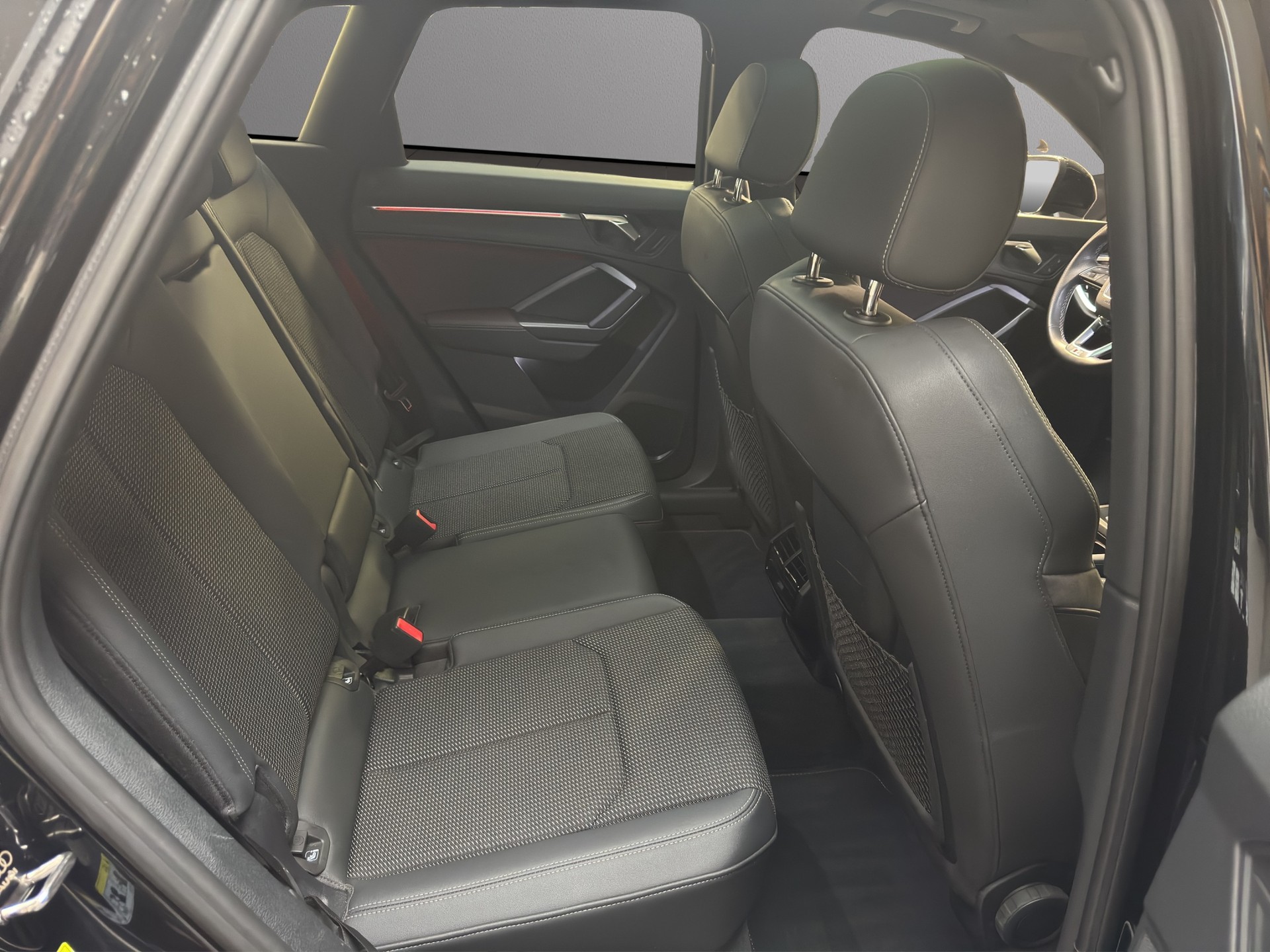 AUDI Q3 35 TFSI S line Attraction S-tronic-image-16