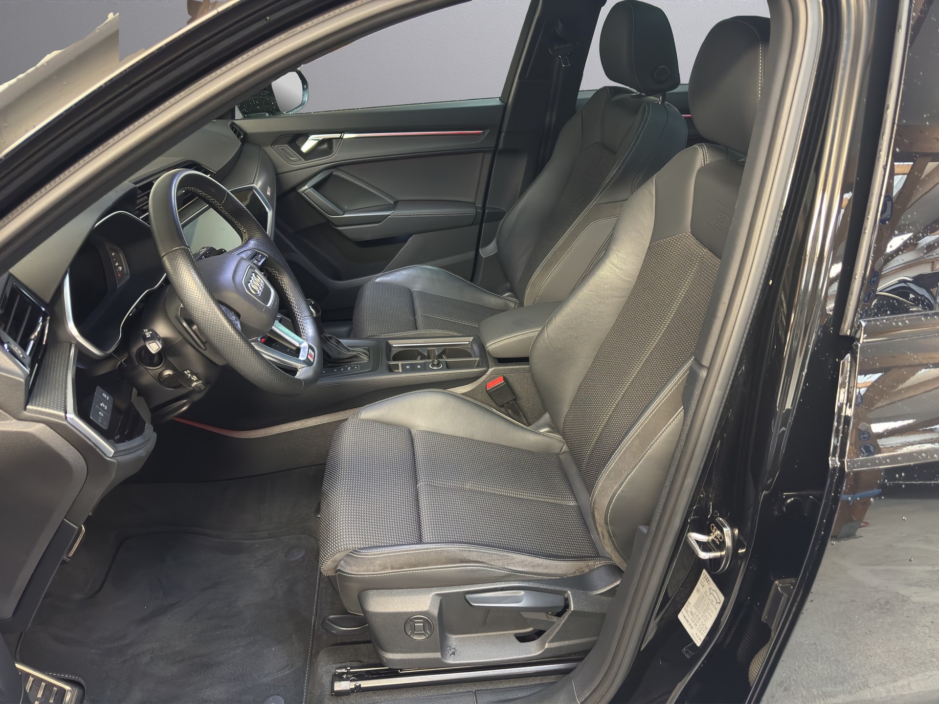 AUDI Q3 35 TFSI S line Attraction S-tronic-image-10