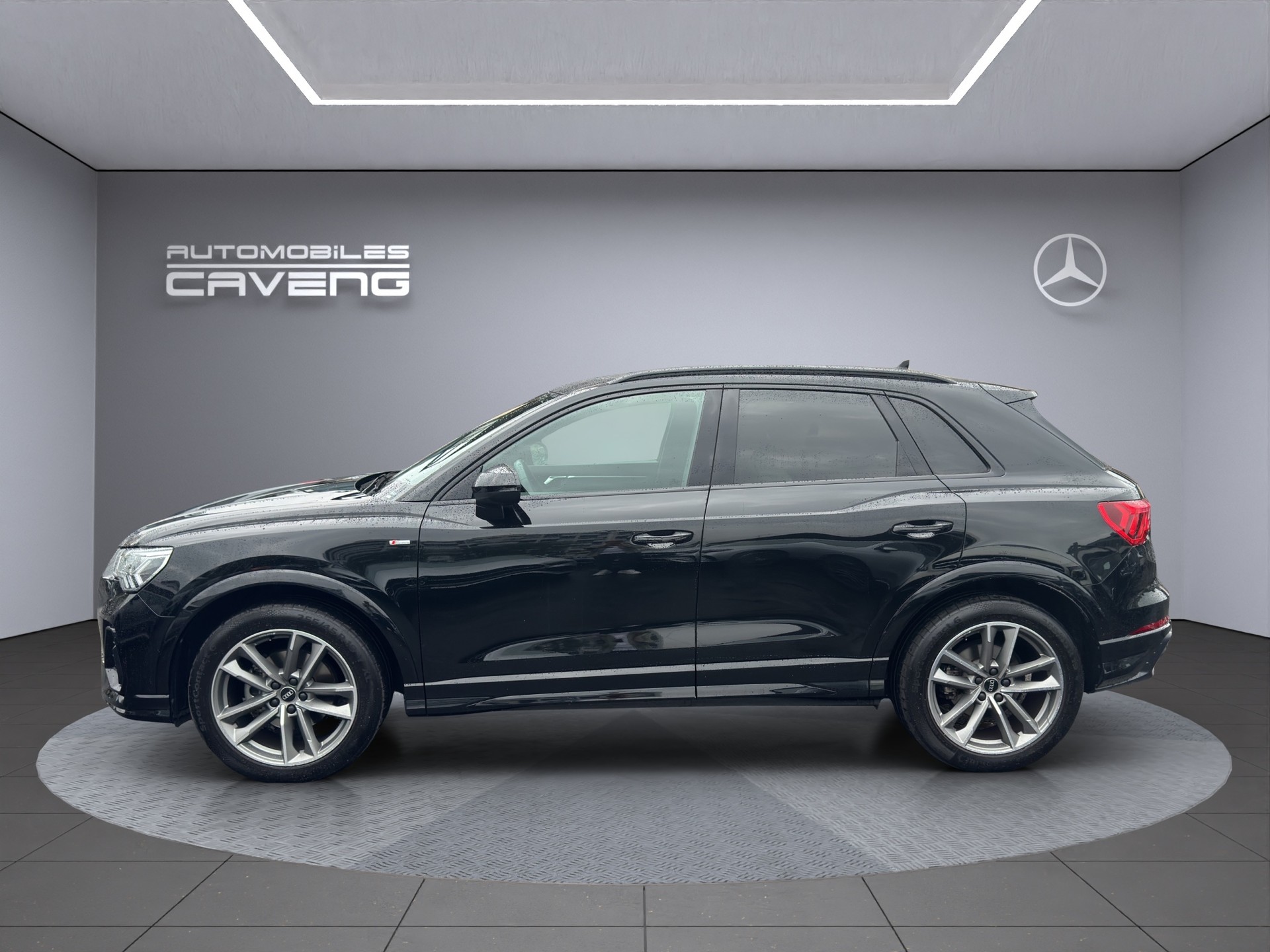 AUDI Q3 35 TFSI S line Attraction S-tronic-showroom-element-1
