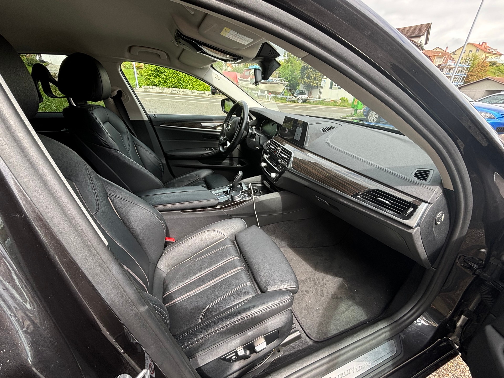 BMW 530i xDrive Luxury Line Steptronic-image-11