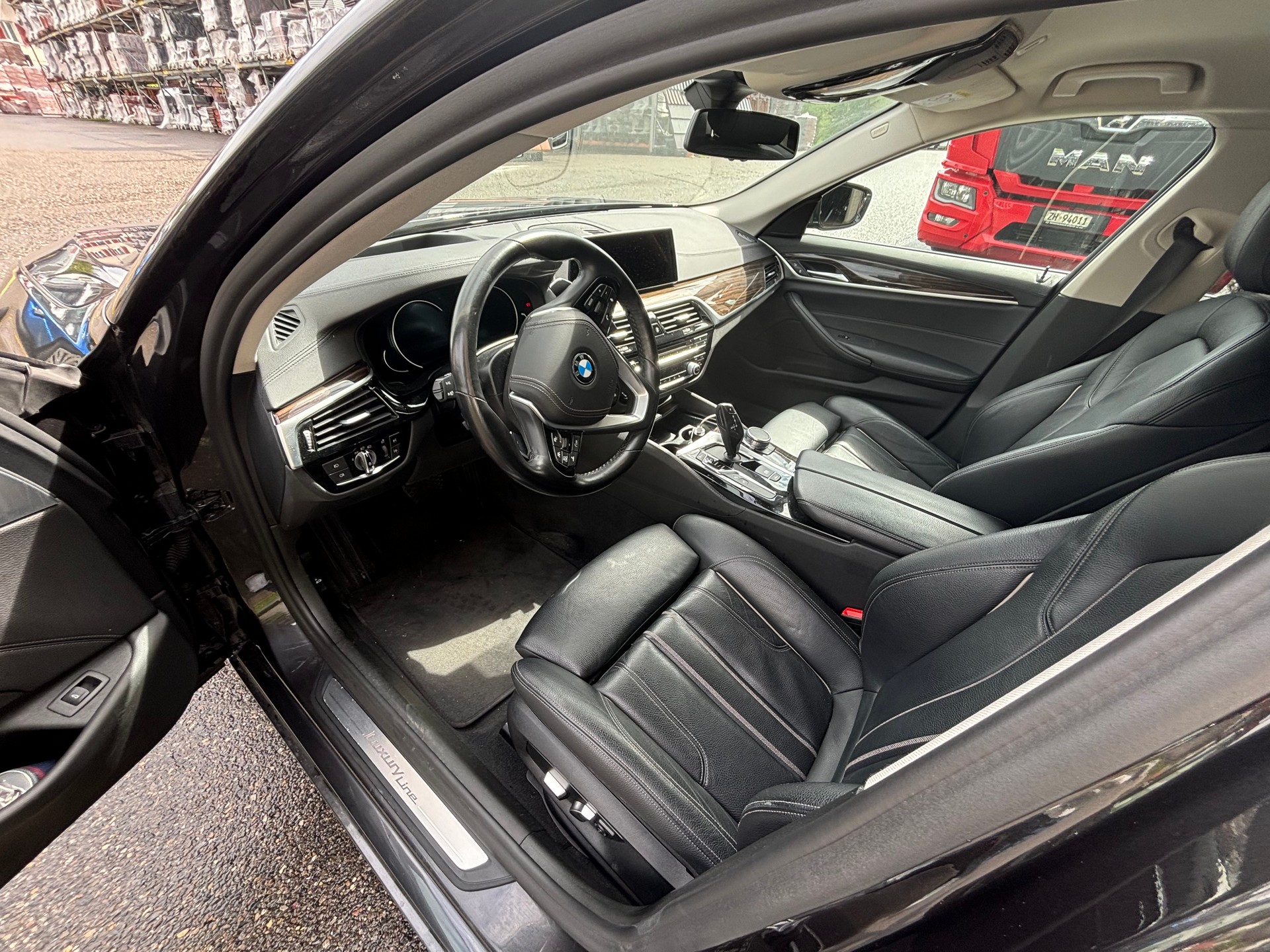 BMW 530i xDrive Luxury Line Steptronic-image-10