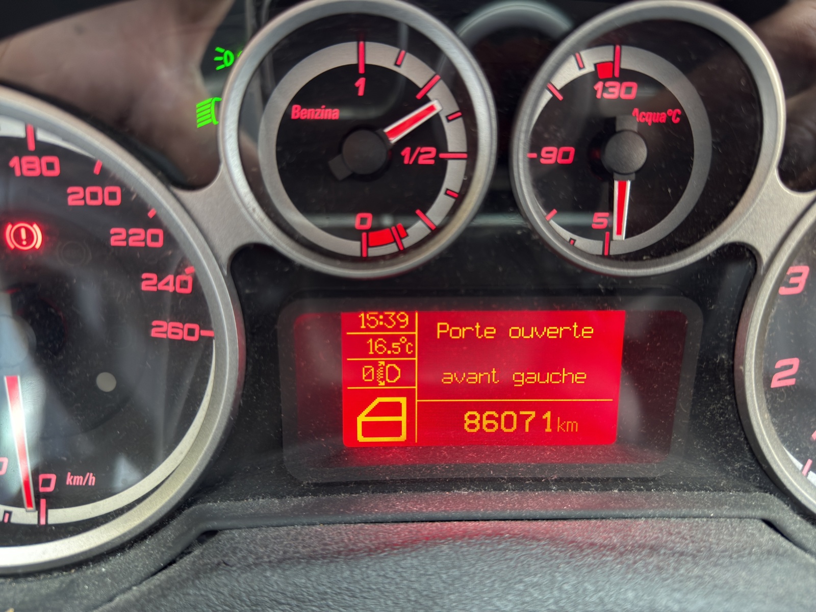ALFA ROMEO MiTo 0.9 TwinAir Turbo Distinctive-image-10