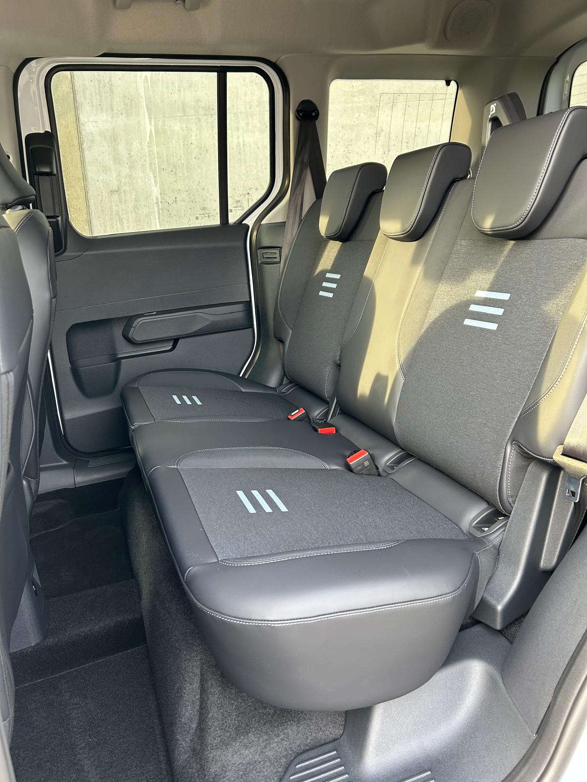 FORD Tourneo Courier 1.0 EcoBoost Active Automat-image-5