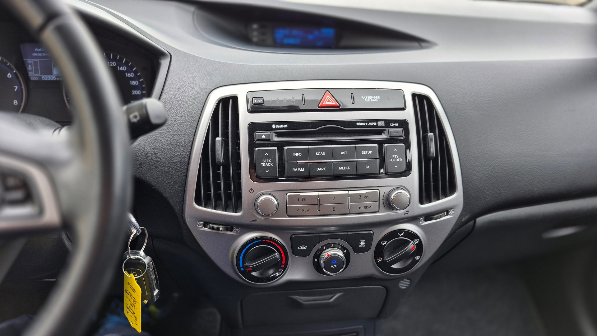 HYUNDAI i20 1.4 Amplia-image-9