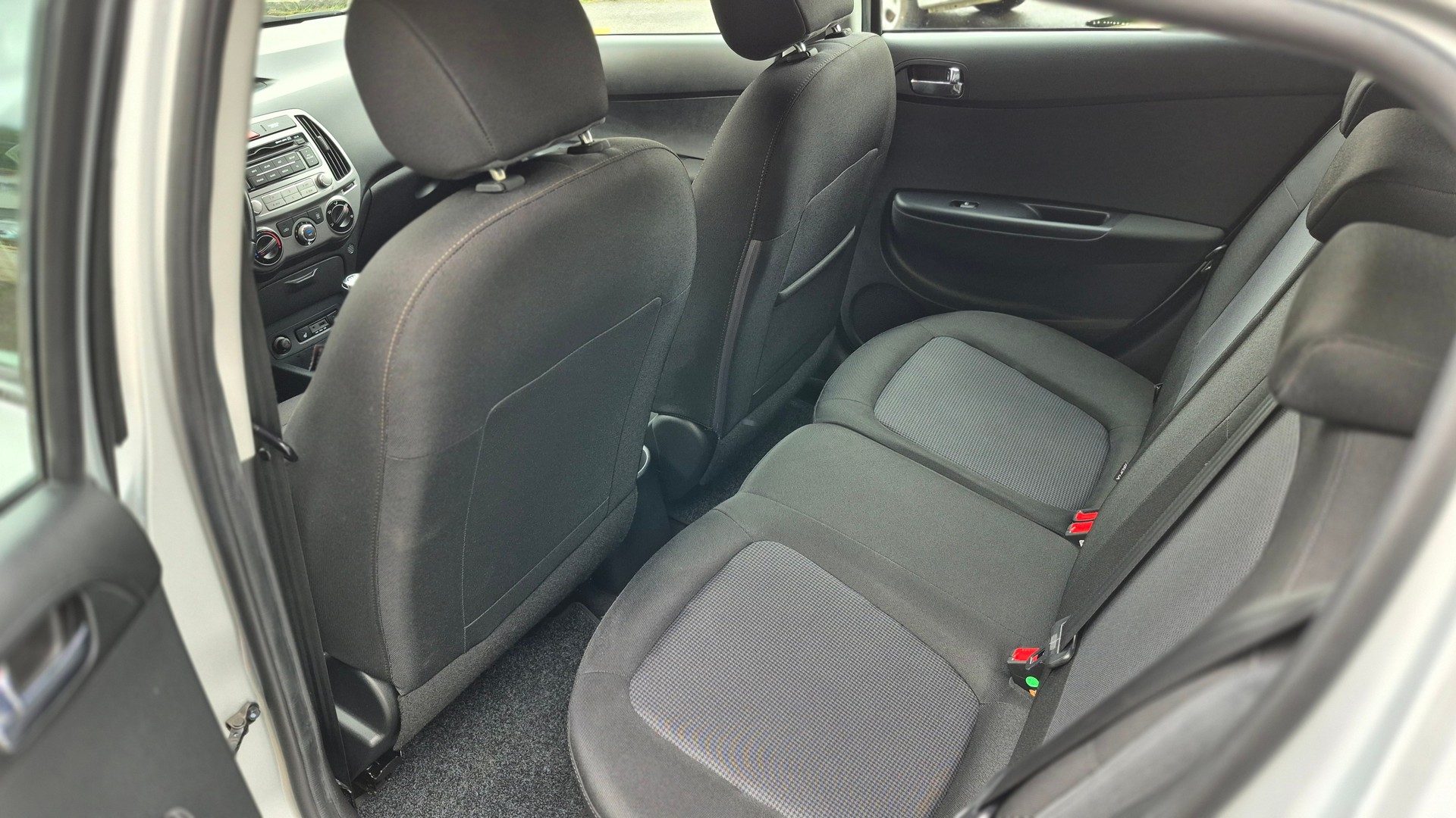 HYUNDAI i20 1.4 Amplia-image-6