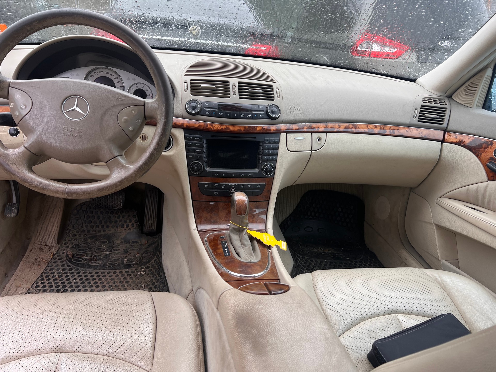 MERCEDES-BENZ E 320 Avantgarde 4Matic Automatic-image-6