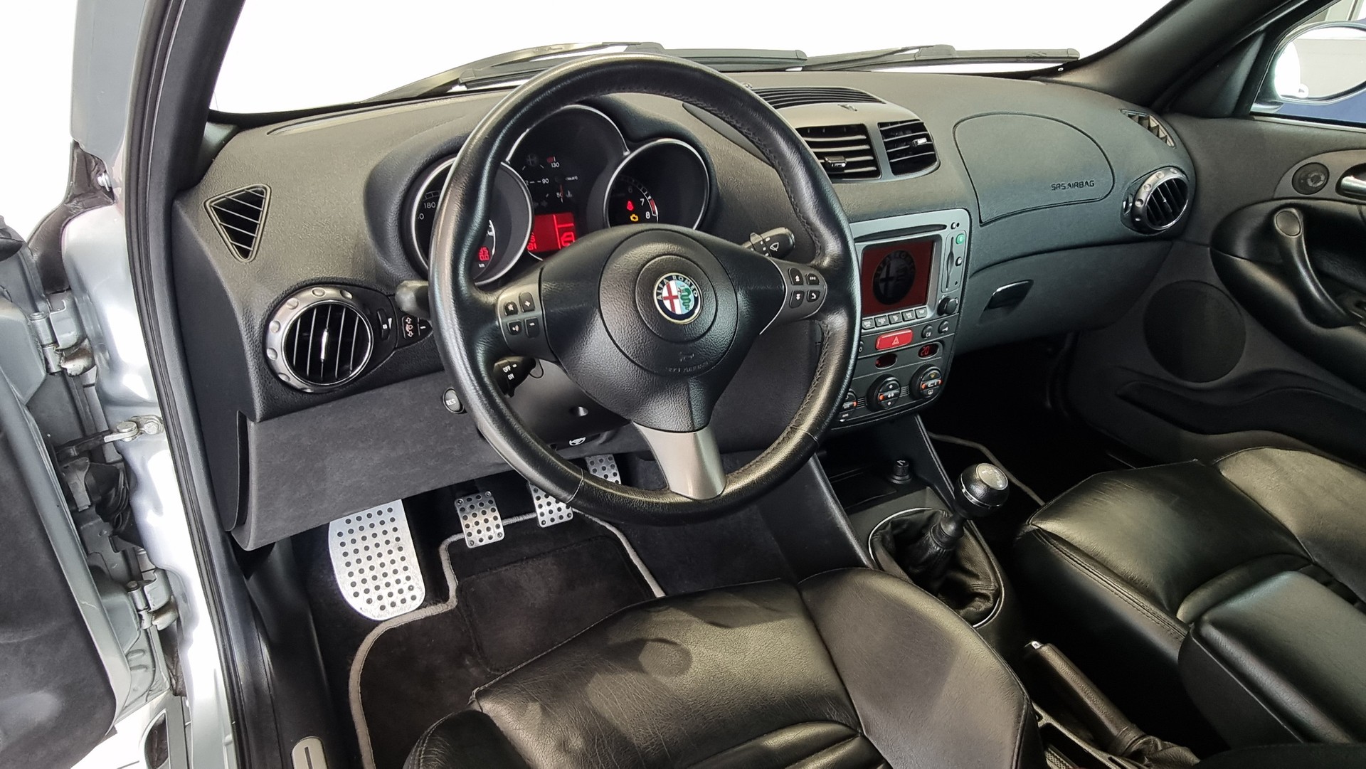 ALFA ROMEO 147 3.2 GTA-image-18