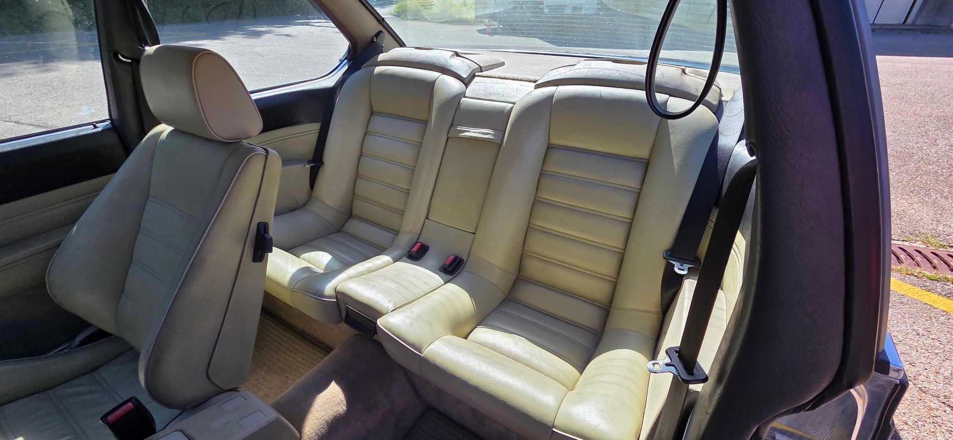BMW 635CSi A-image-10