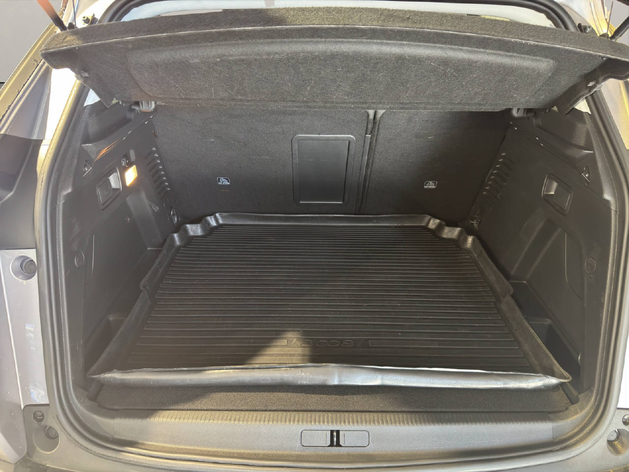PEUGEOT 3008 1.5 BlueHDi Allure Pack-image-7