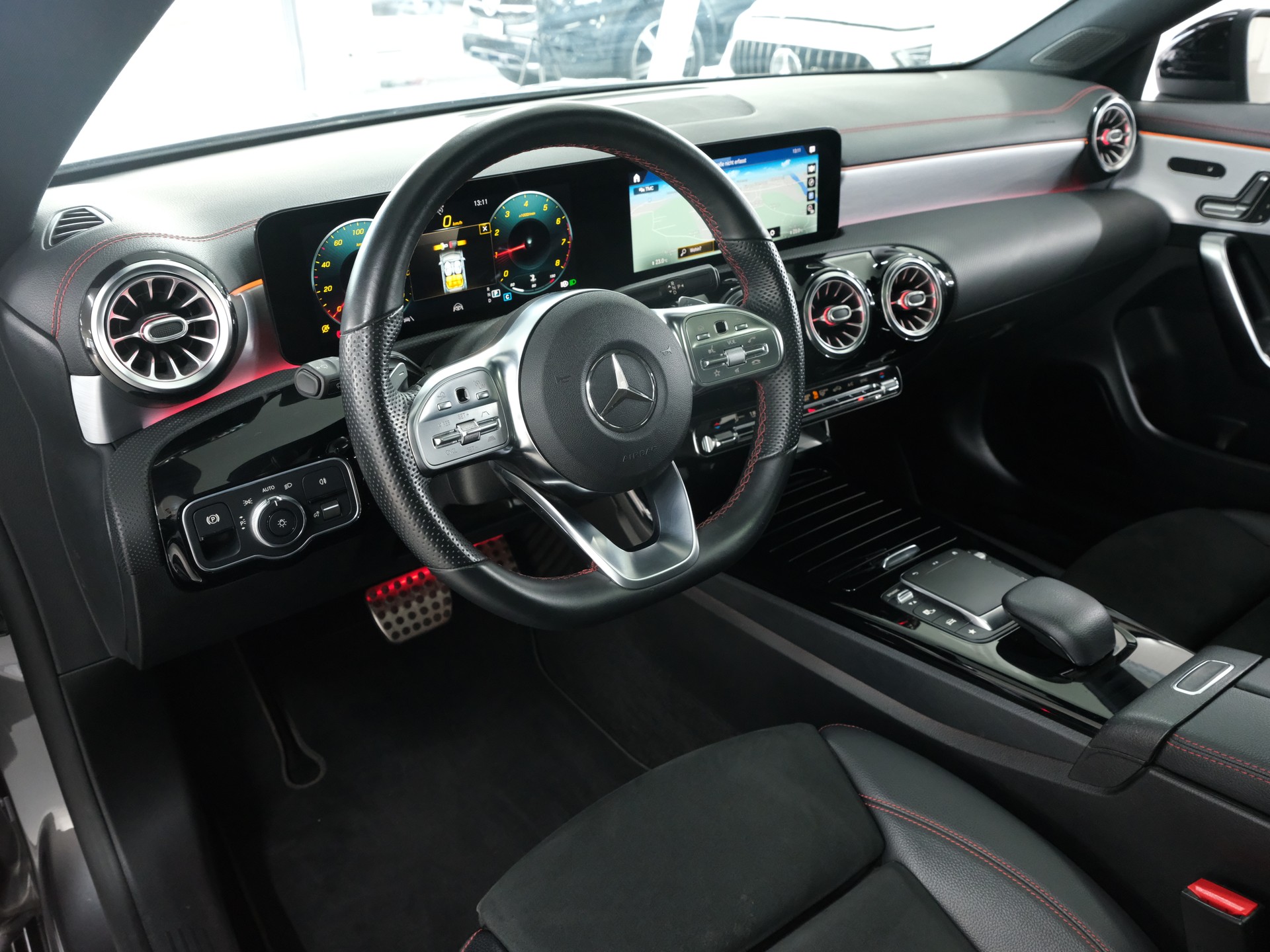 MERCEDES-BENZ CLA 200 AMG Line 7G-DCT-image-8